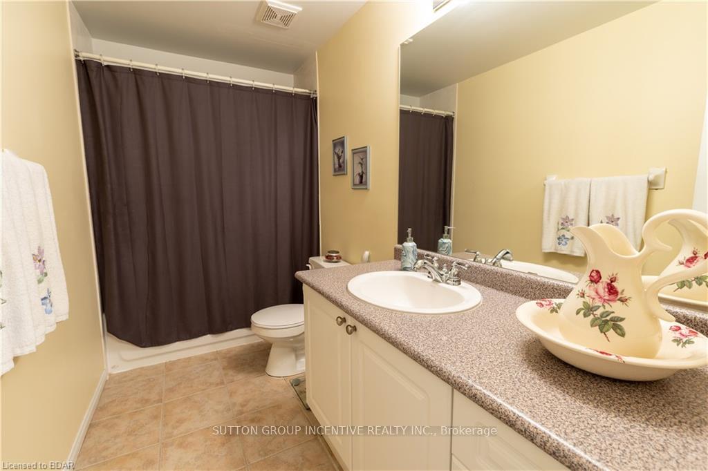 Photo 12 of 13 Commonwealth Road, Barrie, Innis-Shore — HOMEH