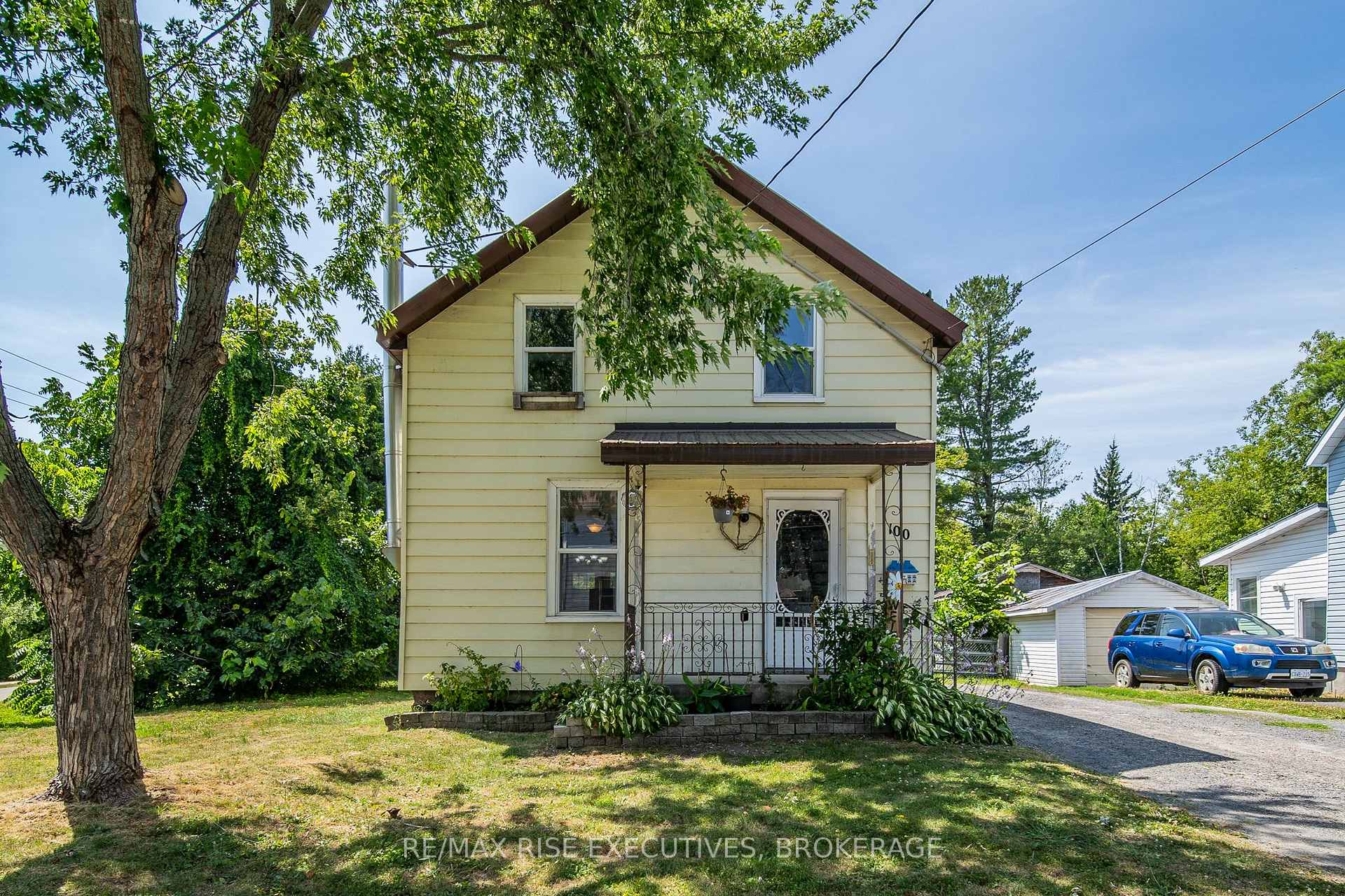 Photo 1 of 100 Elm Street, Gananoque — HOMEH