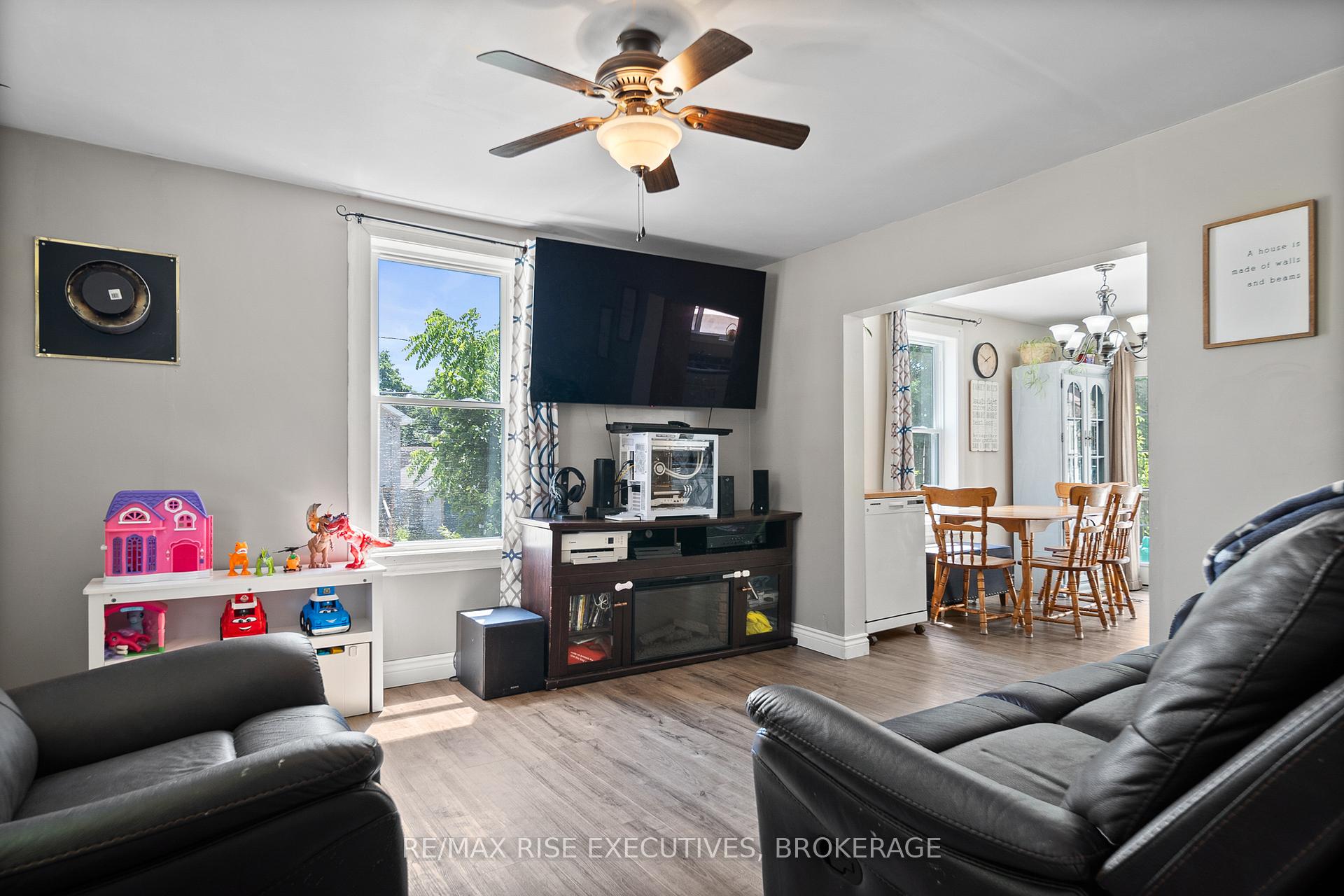 Photo 5 of 100 Elm Street, Gananoque — HOMEH