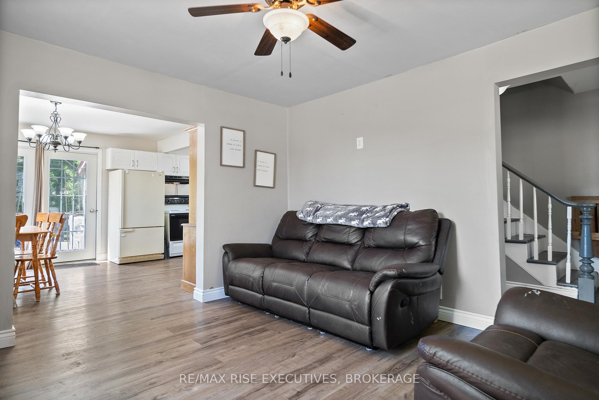 Photo 6 of 100 Elm Street, Gananoque — HOMEH