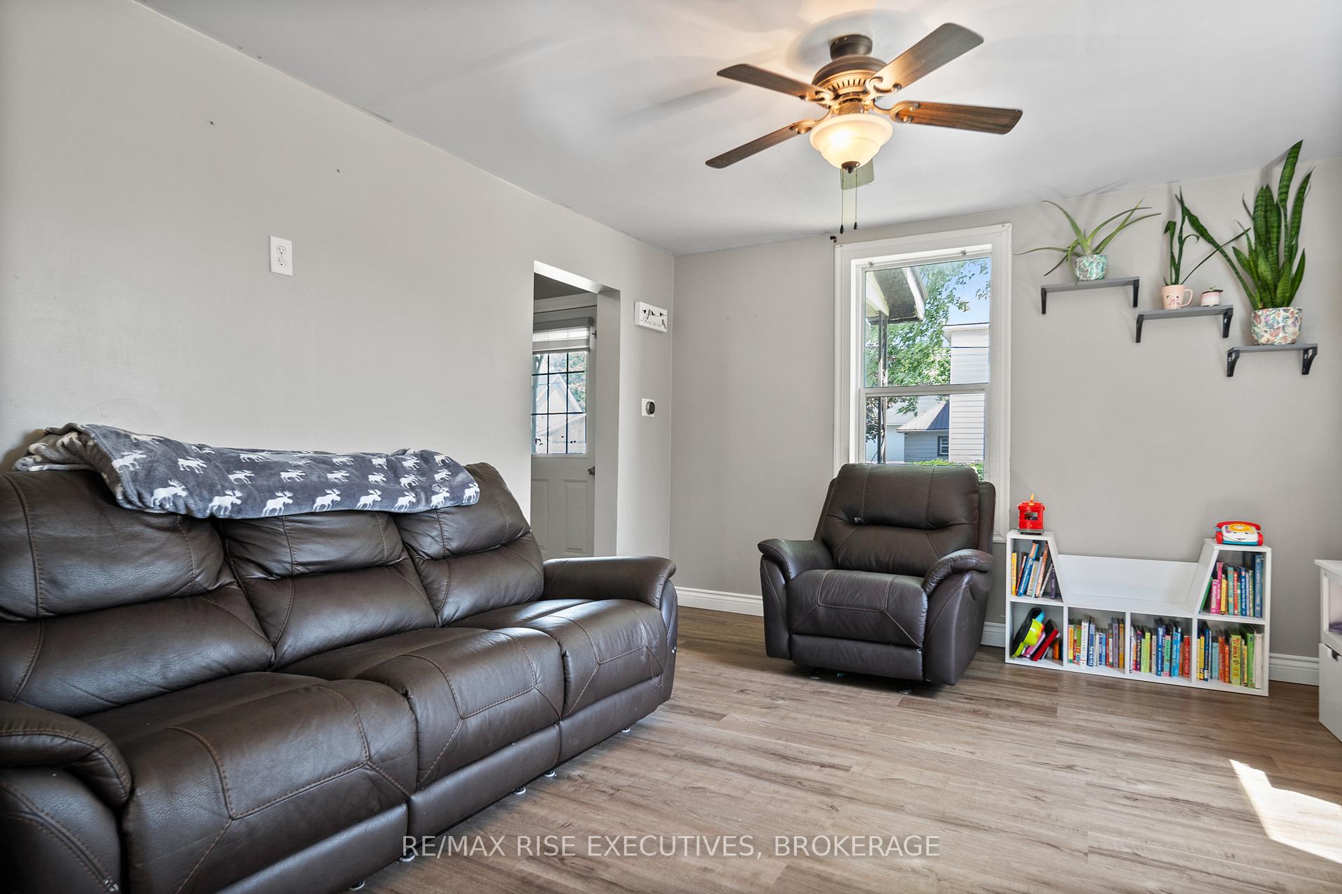 Photo 7 of 100 Elm Street, Gananoque — HOMEH