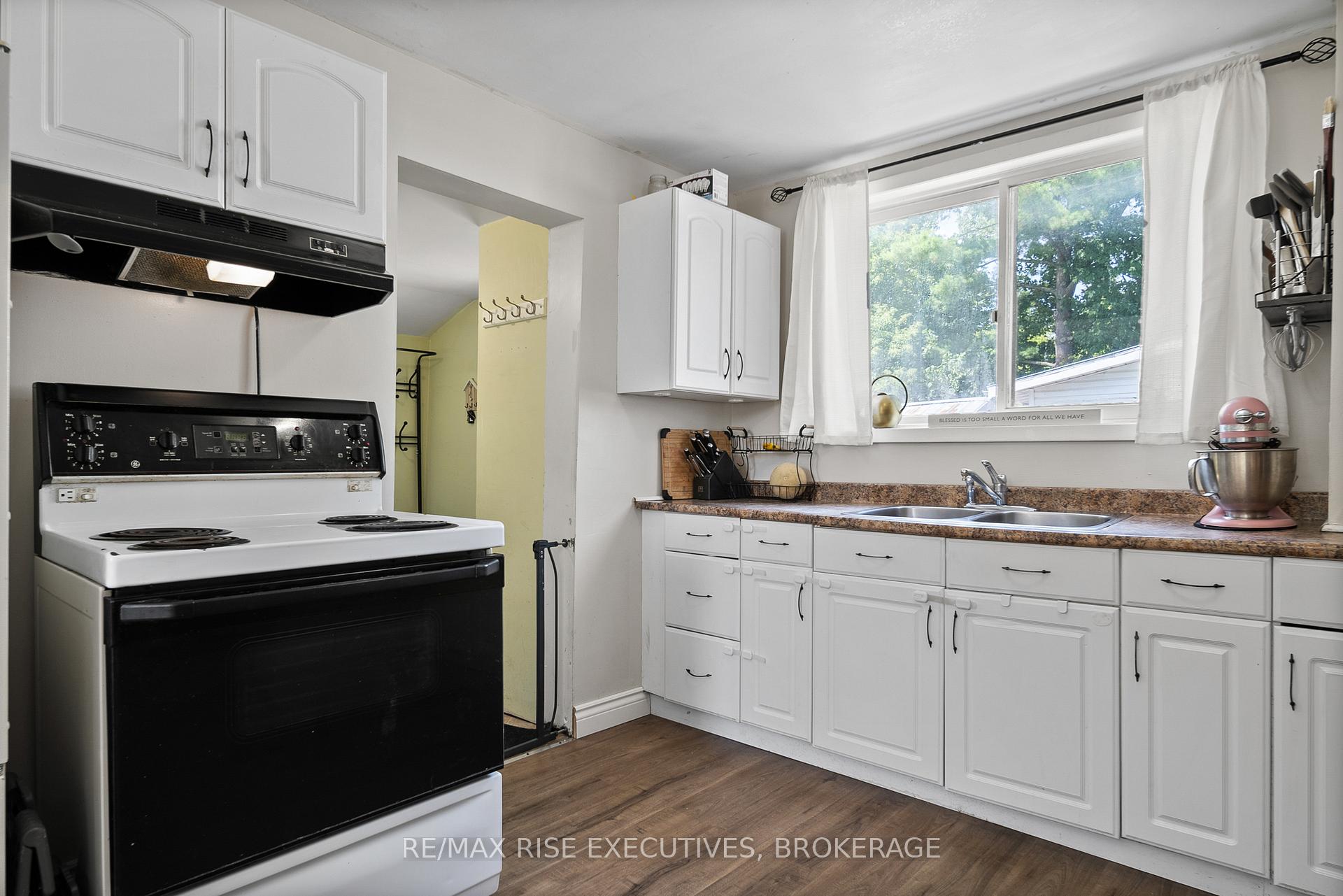 Photo 15 of 100 Elm Street, Gananoque — HOMEH