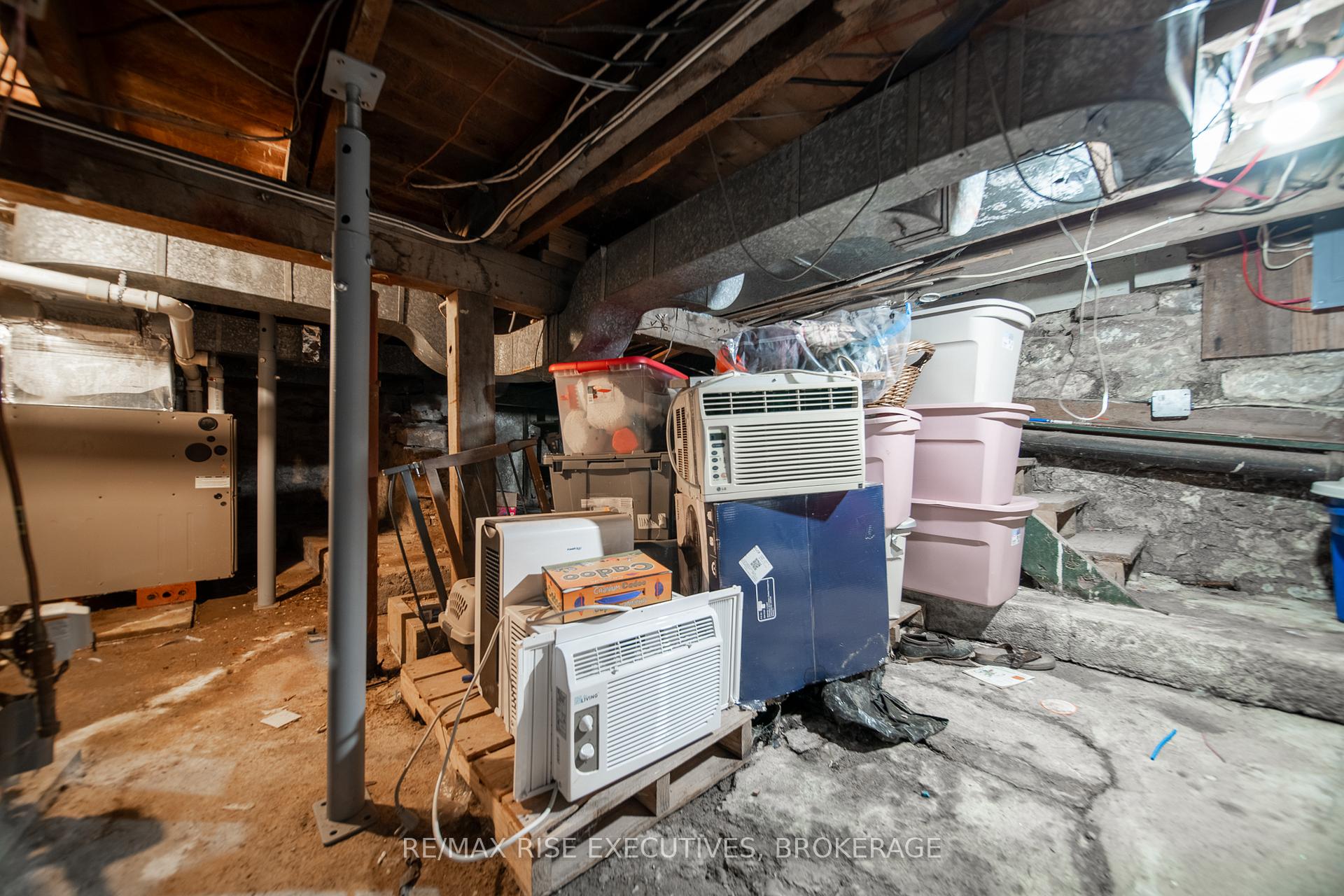 Photo 27 of 100 Elm Street, Gananoque — HOMEH