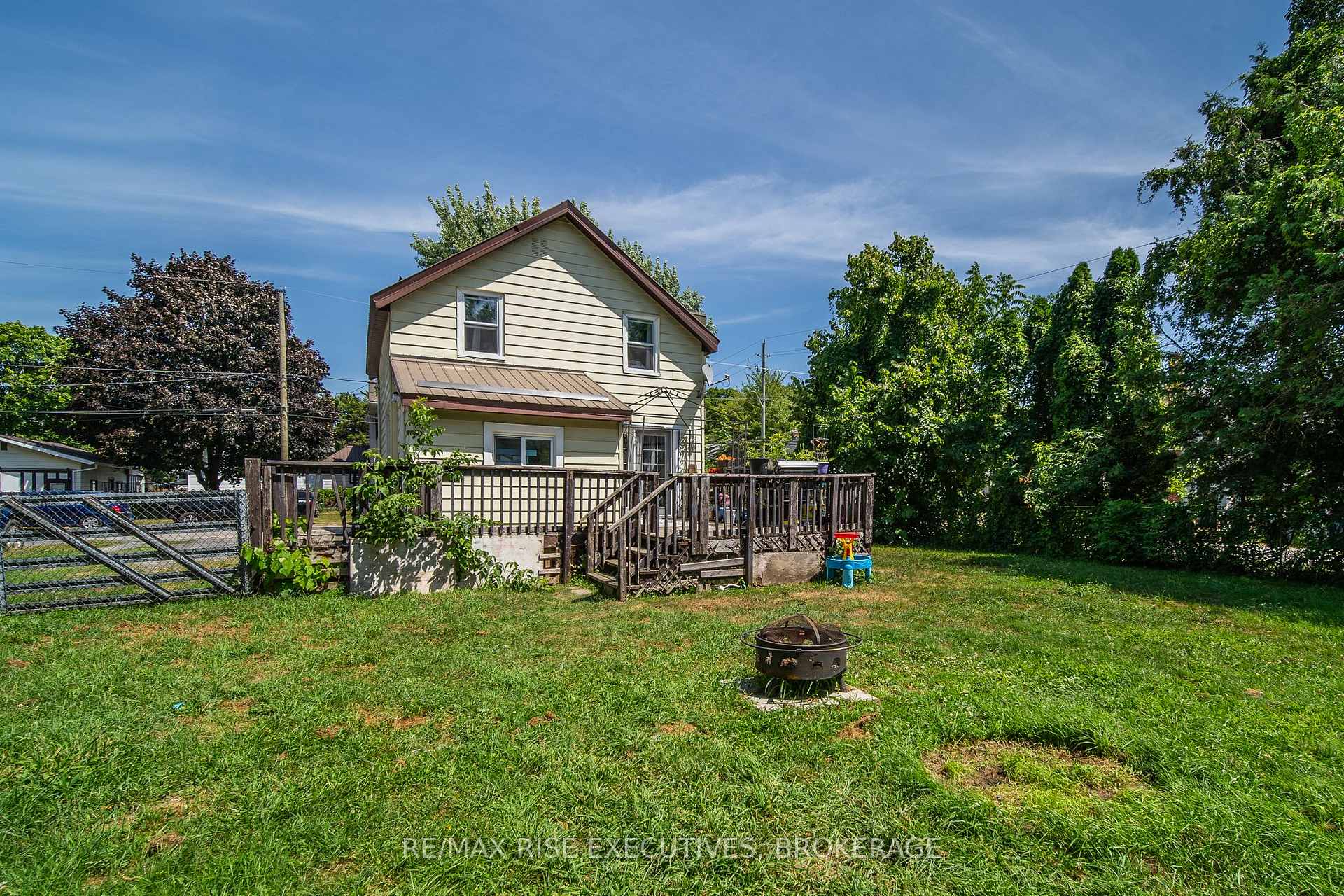 Photo 29 of 100 Elm Street, Gananoque — HOMEH
