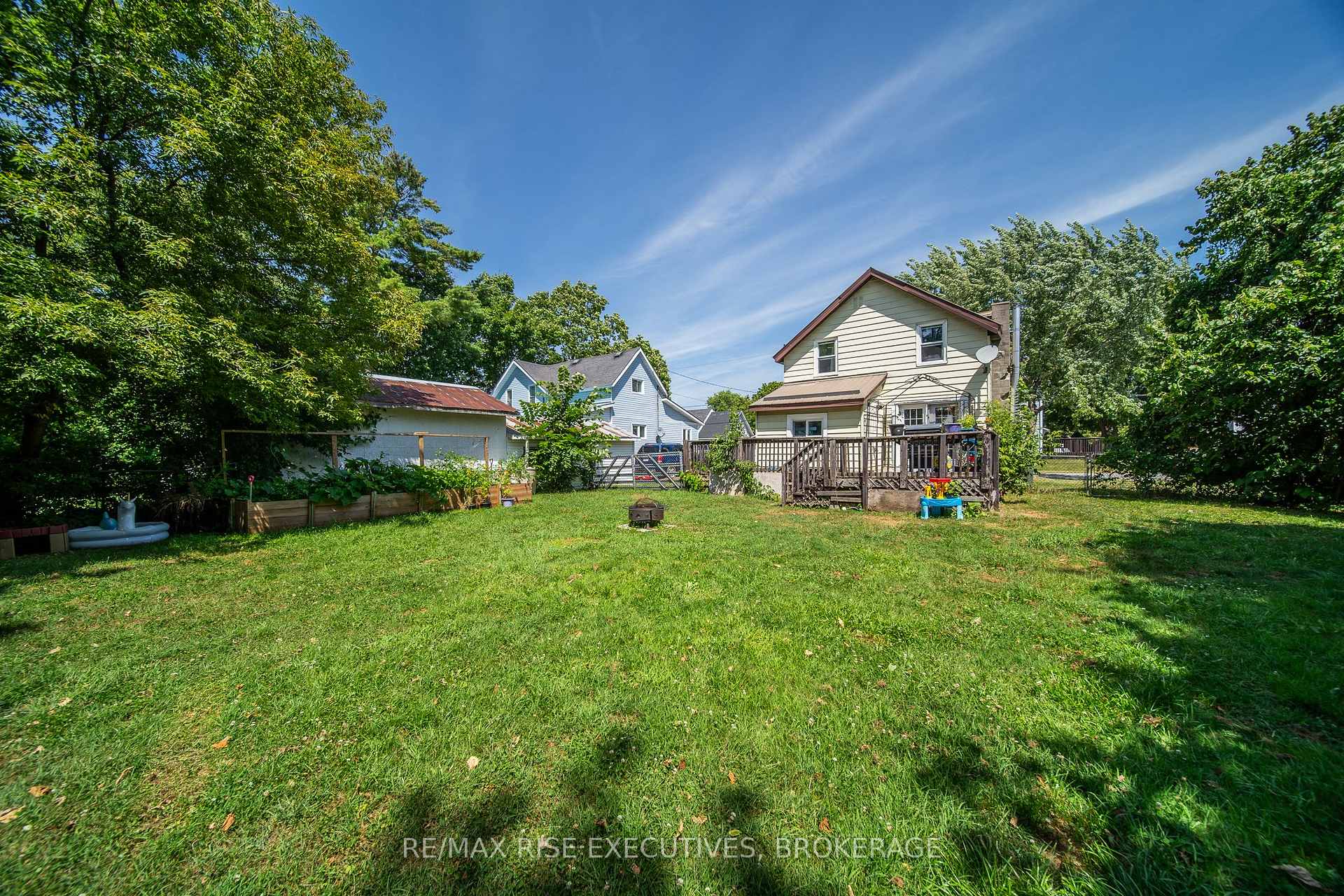 Photo 30 of 100 Elm Street, Gananoque — HOMEH