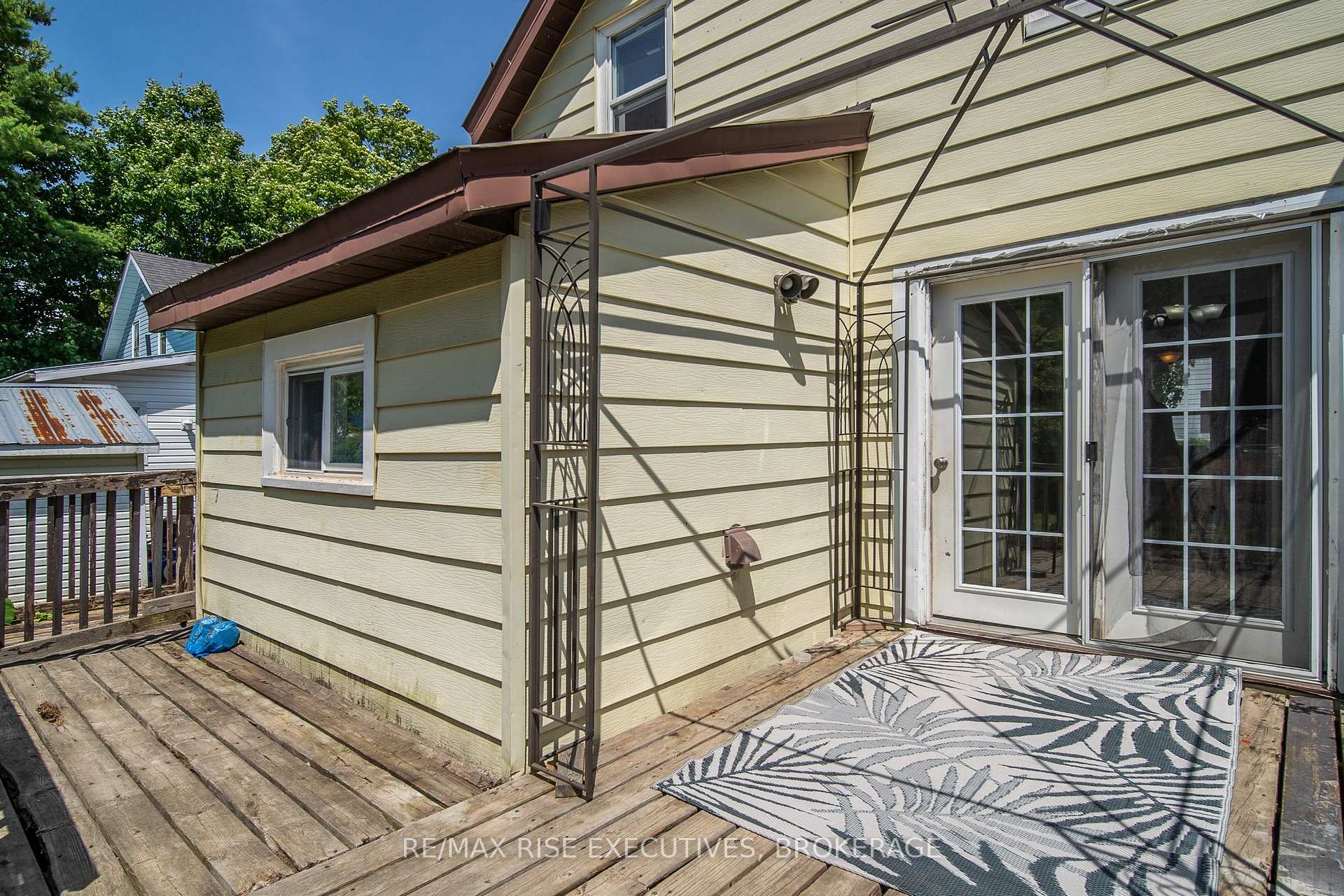 Photo 31 of 100 Elm Street, Gananoque — HOMEH