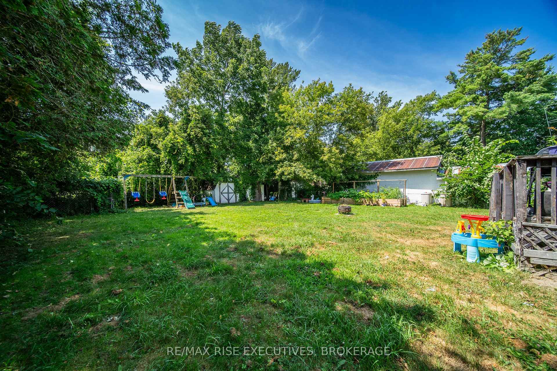 Photo 34 of 100 Elm Street, Gananoque — HOMEH