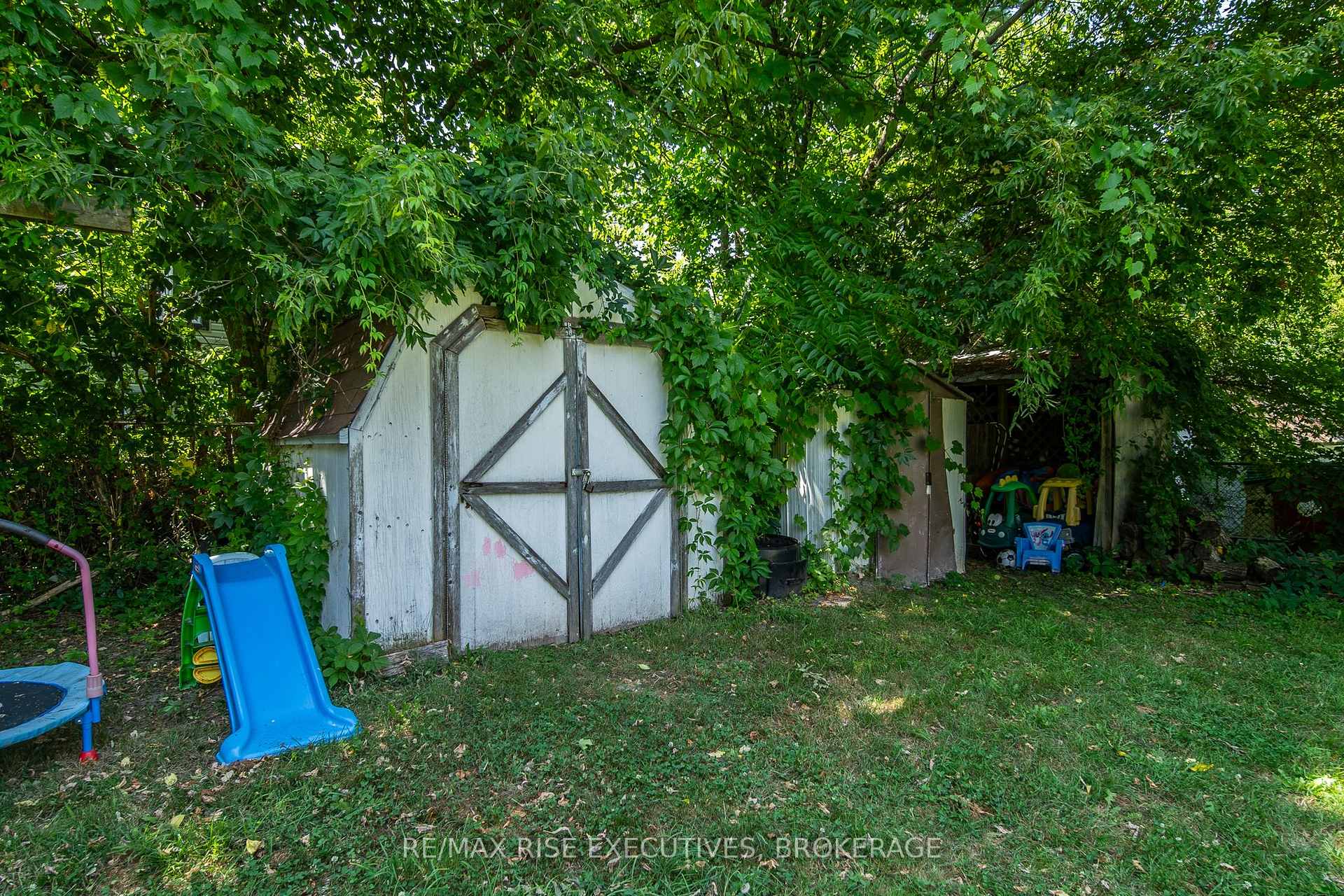 Photo 35 of 100 Elm Street, Gananoque — HOMEH