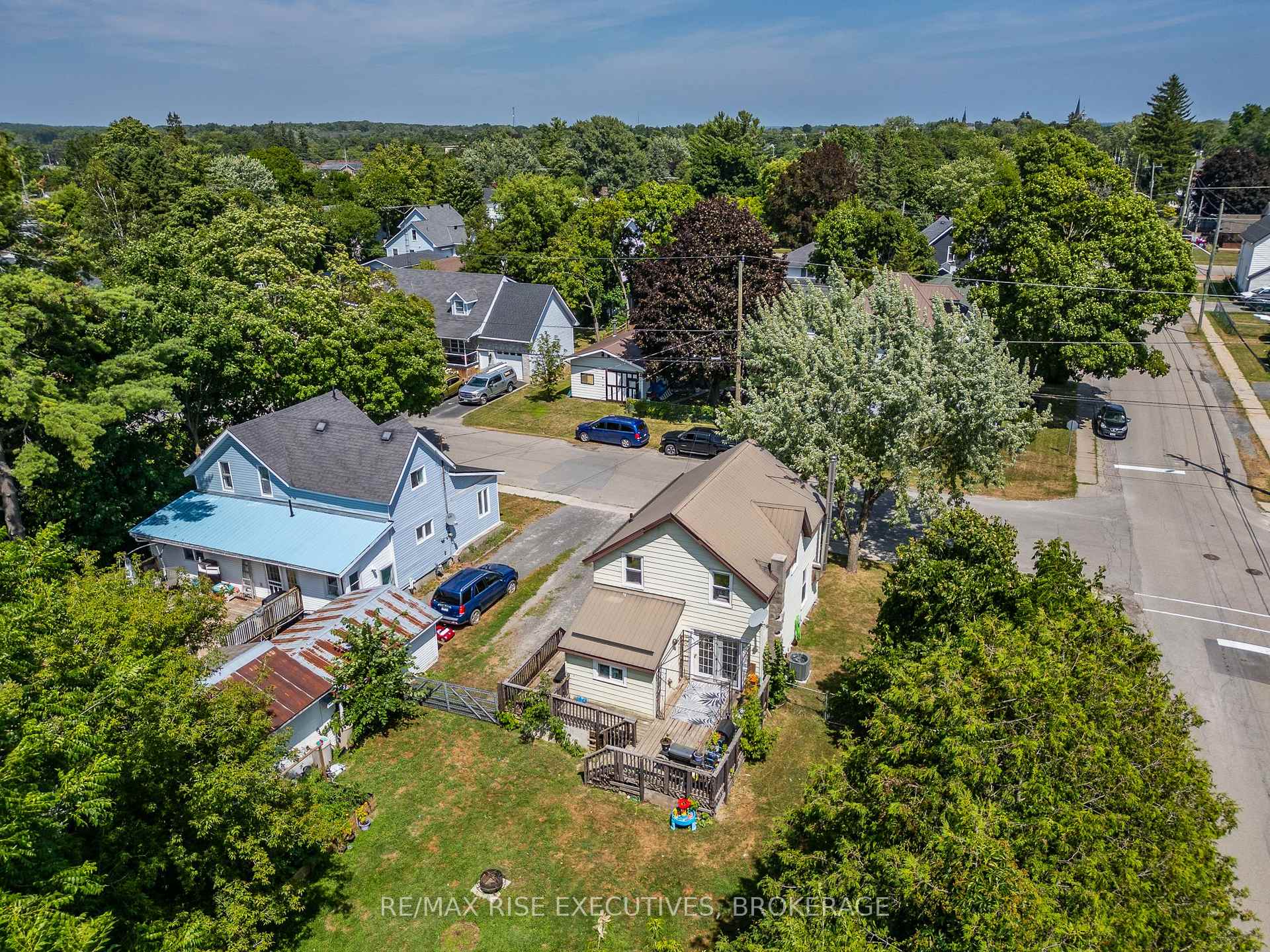 Photo 43 of 100 Elm Street, Gananoque — HOMEH