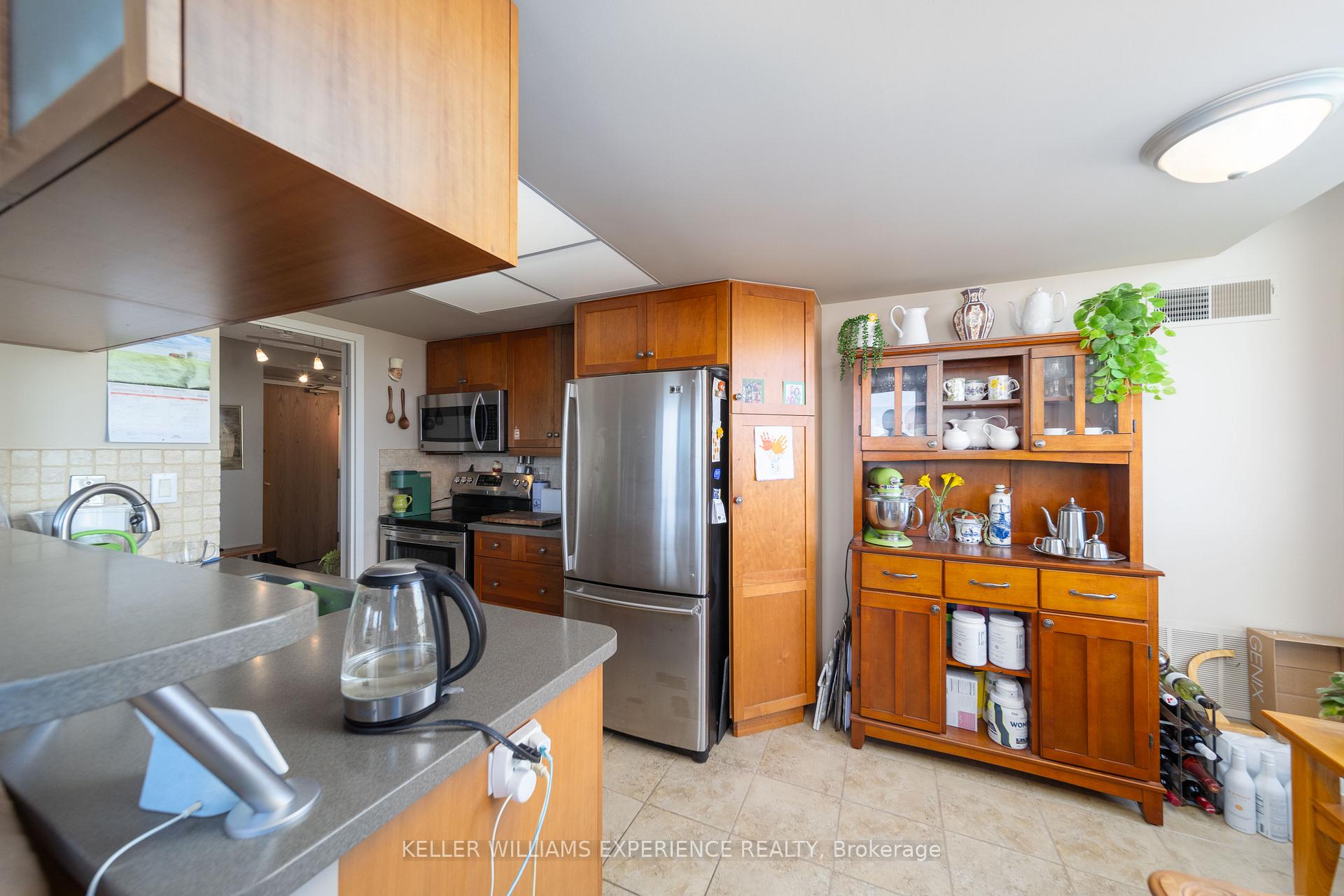 Photo 7 of Unit 709, 75 Ellen Street, Barrie, City Centre — HOMEH