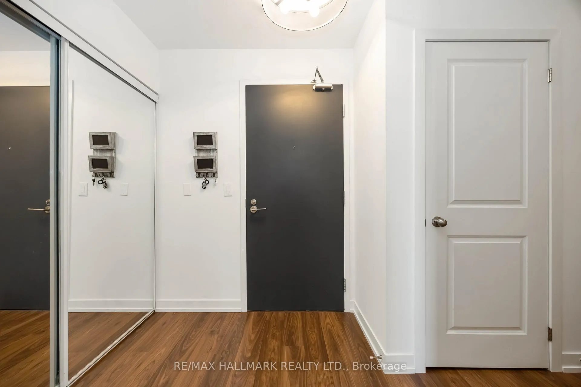 Photo 3 of Unit 902, 105 George Street, Toronto, Moss Park — HOMEH