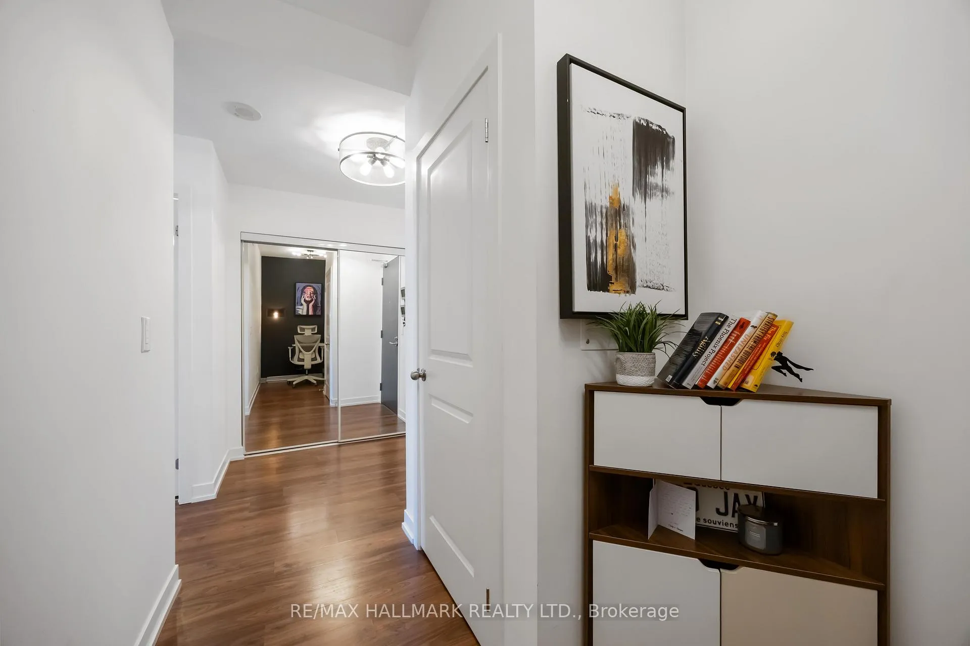 Photo 6 of Unit 902, 105 George Street, Toronto, Moss Park — HOMEH