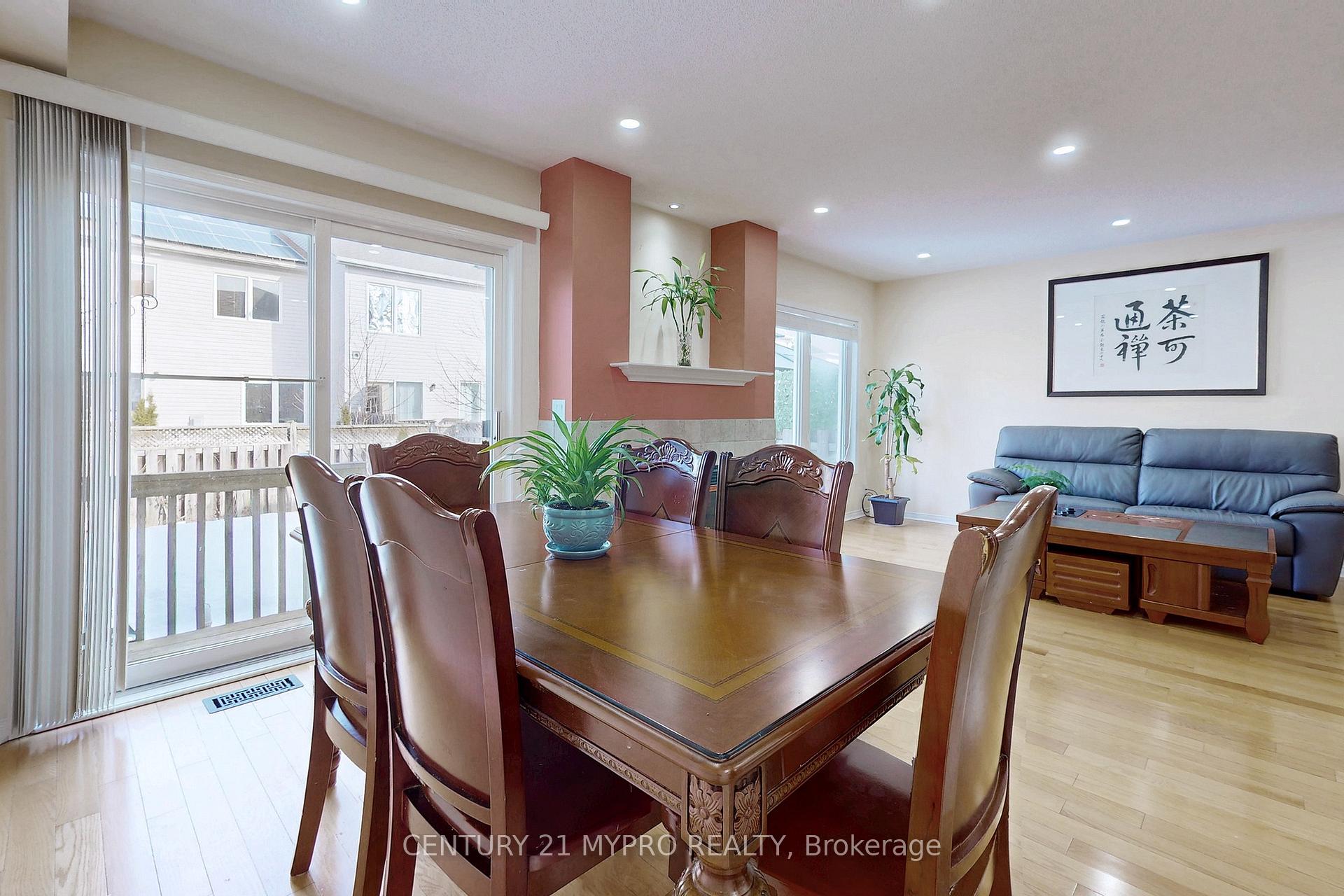Photo 12 of 32 Bilbrough Street, Aurora, Bayview Northeast — HOMEH