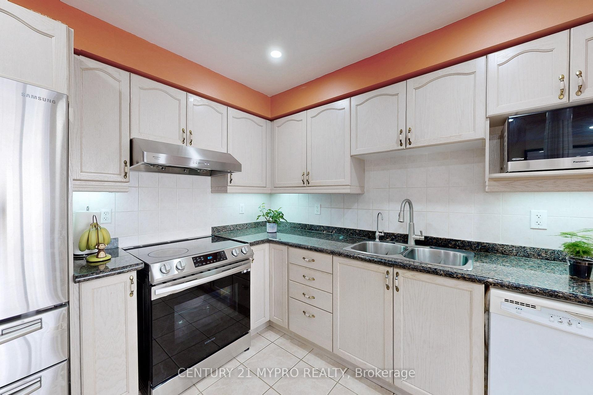 Photo 13 of 32 Bilbrough Street, Aurora, Bayview Northeast — HOMEH