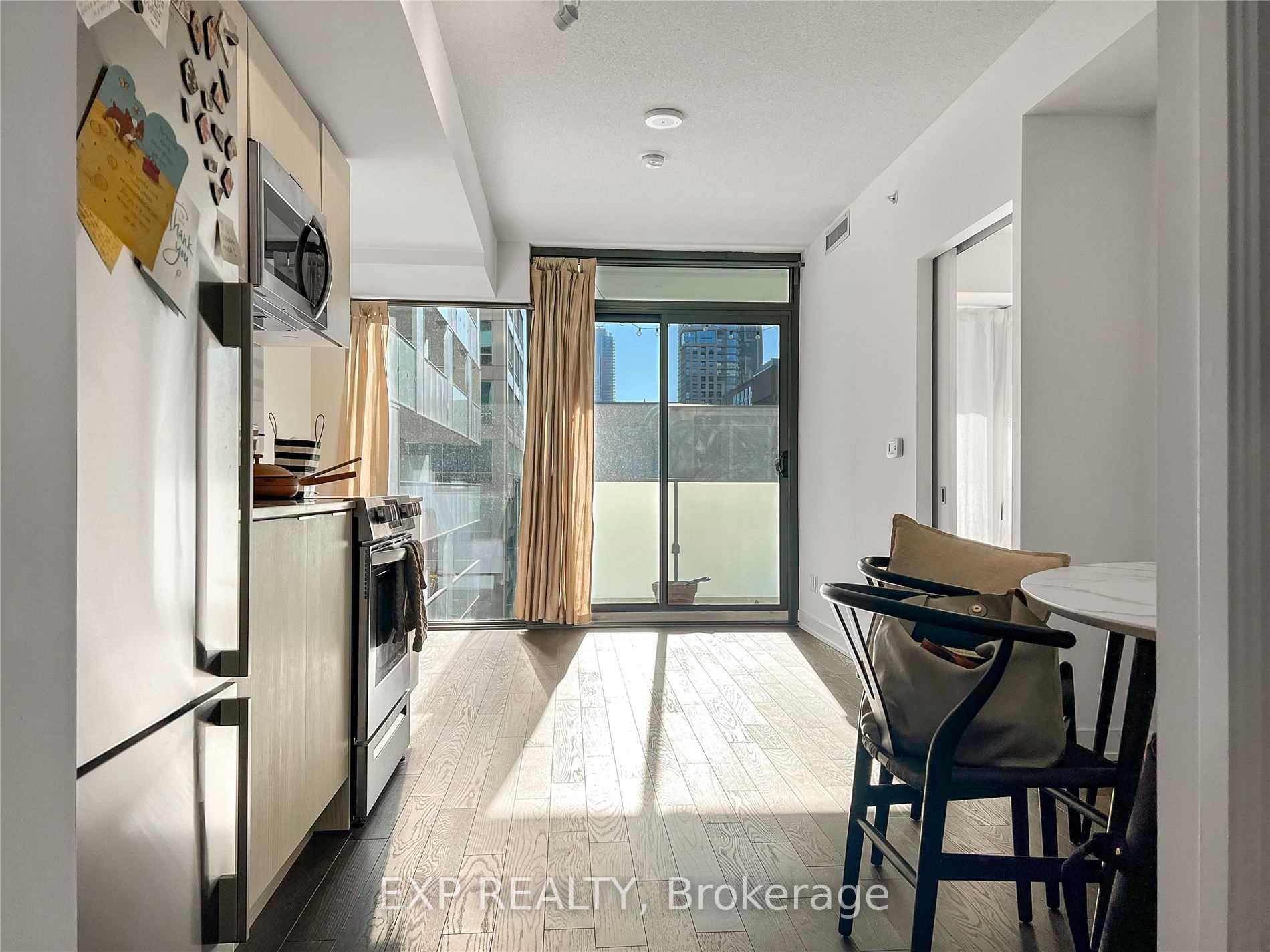 Front of Unit 1408, 25 Richmond Street E