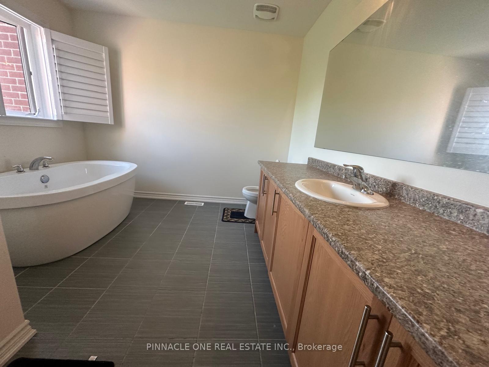 Photo 17 of 15 Jack Potts Way, Clarington, Courtice — HOMEH