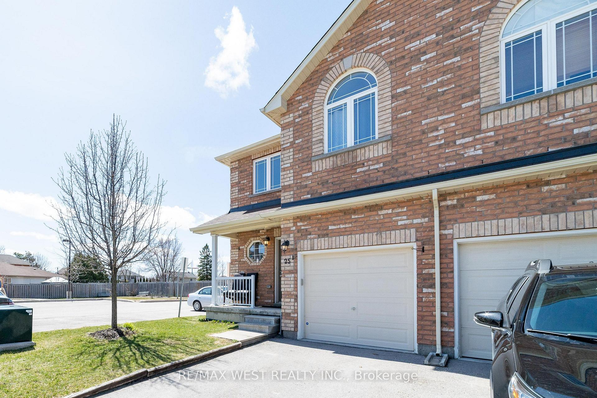 Front of 25 Southwoods Crescent