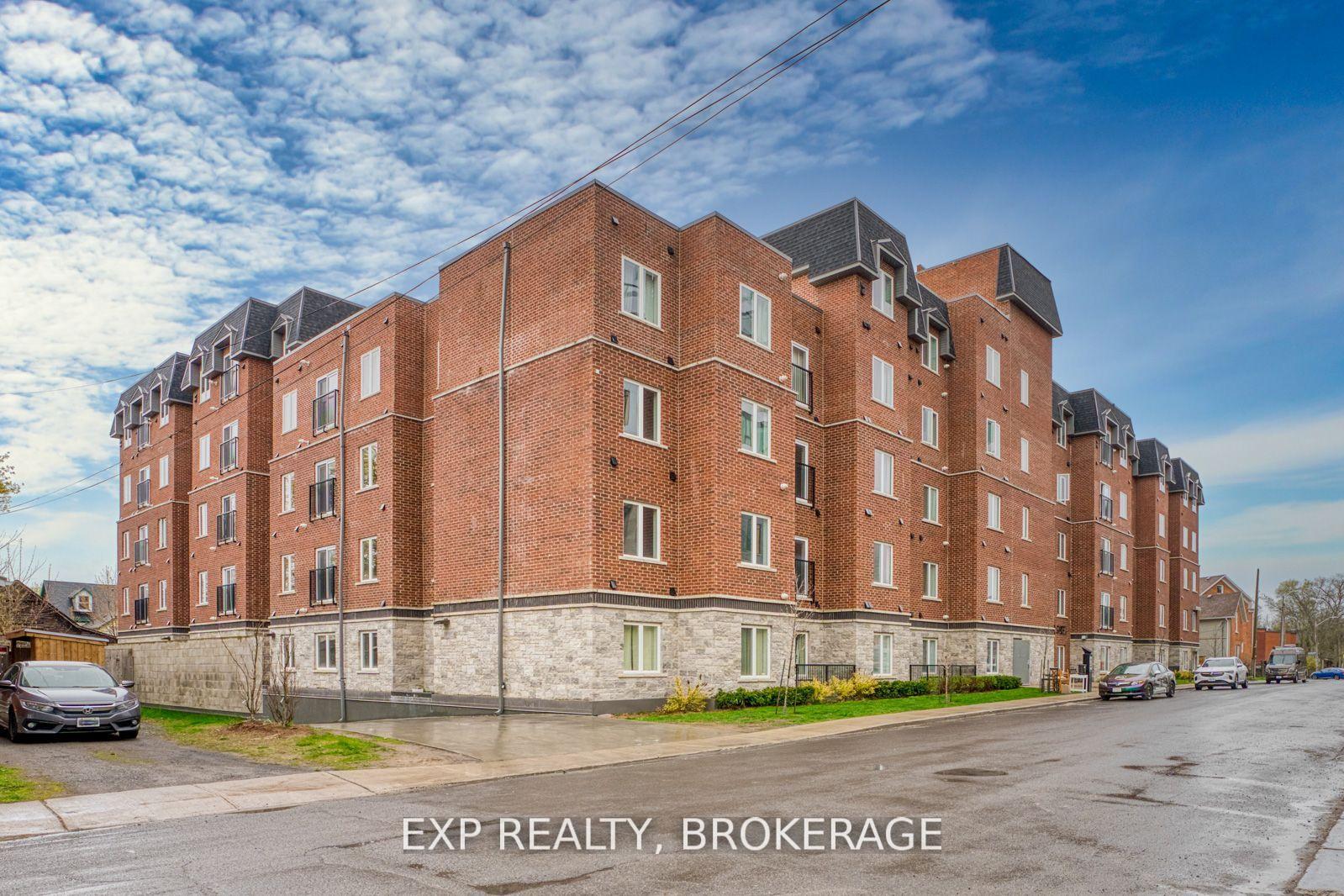 Front of Unit 405, 501 Frontenac Street