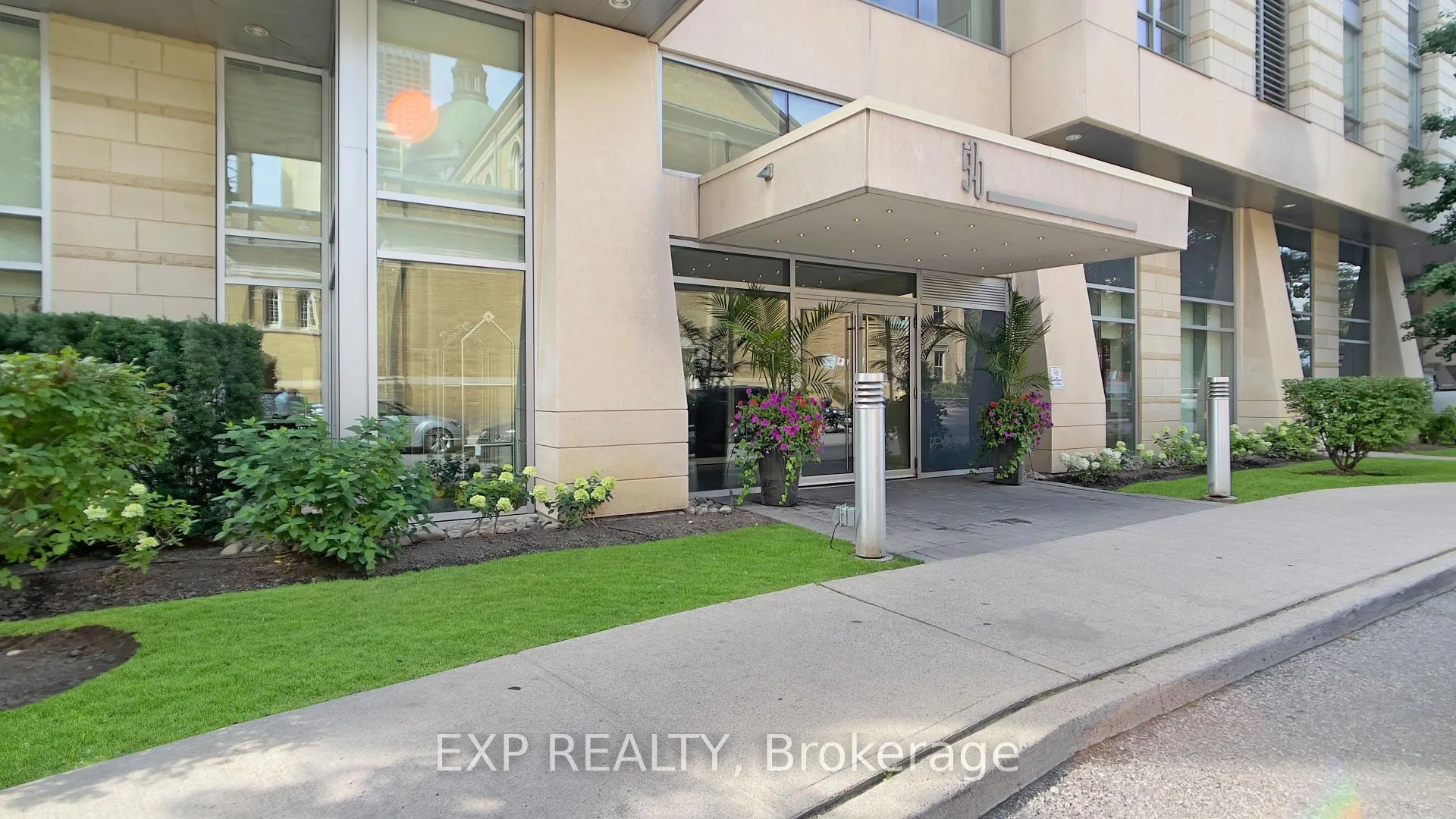 Front of Unit 3401, 500 Sherbourne Street
