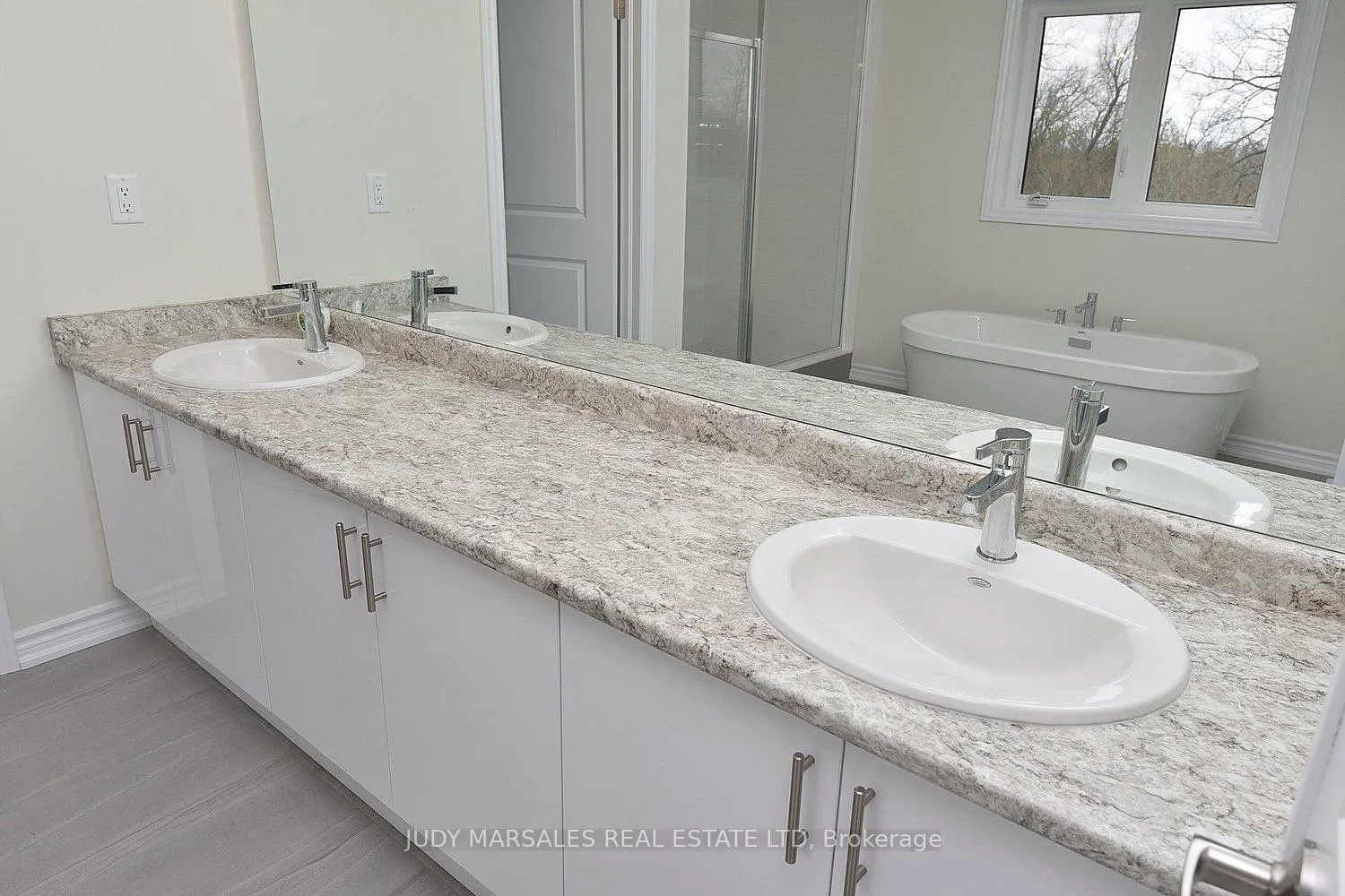 Photo 63 of 42 Mears Place, Brant, Paris — HOMEH