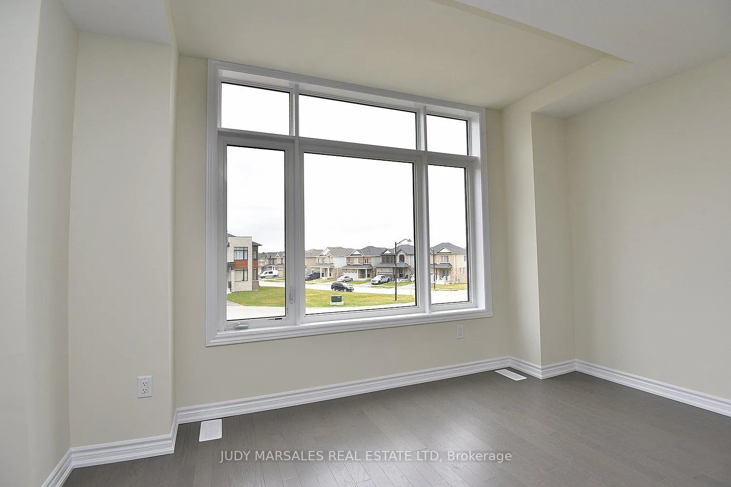 Photo 86 of 42 Mears Place, Brant, Paris — HOMEH