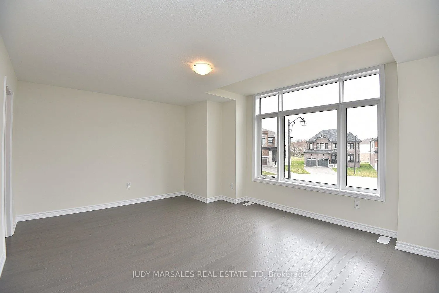 Photo 88 of 42 Mears Place, Brant, Paris — HOMEH