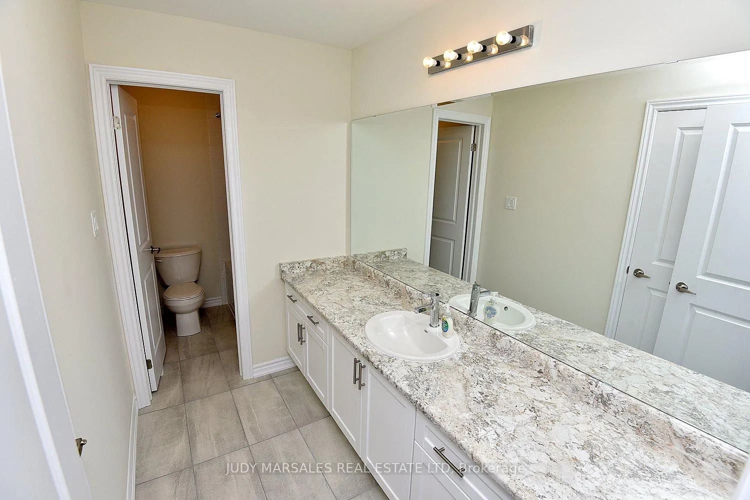 Photo 94 of 42 Mears Place, Brant, Paris — HOMEH