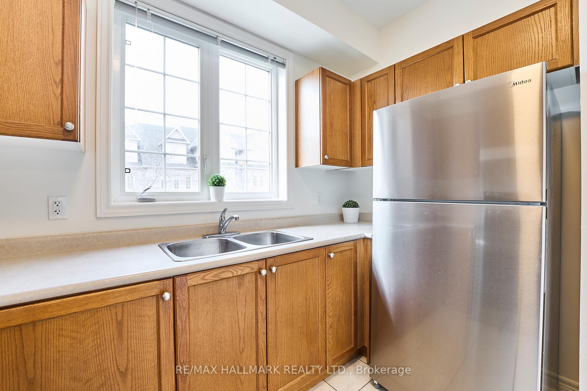 Photo 11 of 3 Philpott Gardens, Toronto, East End-Danforth — HOMEH