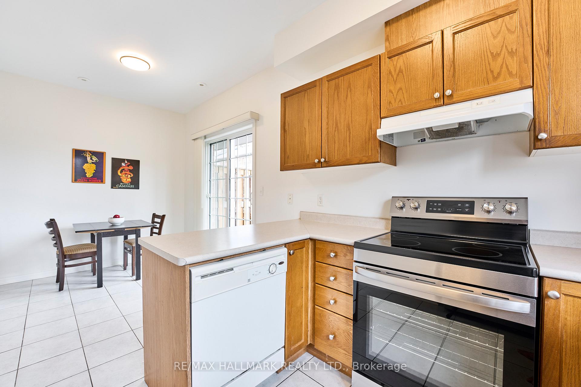 Photo 13 of 3 Philpott Gardens, Toronto, East End-Danforth — HOMEH