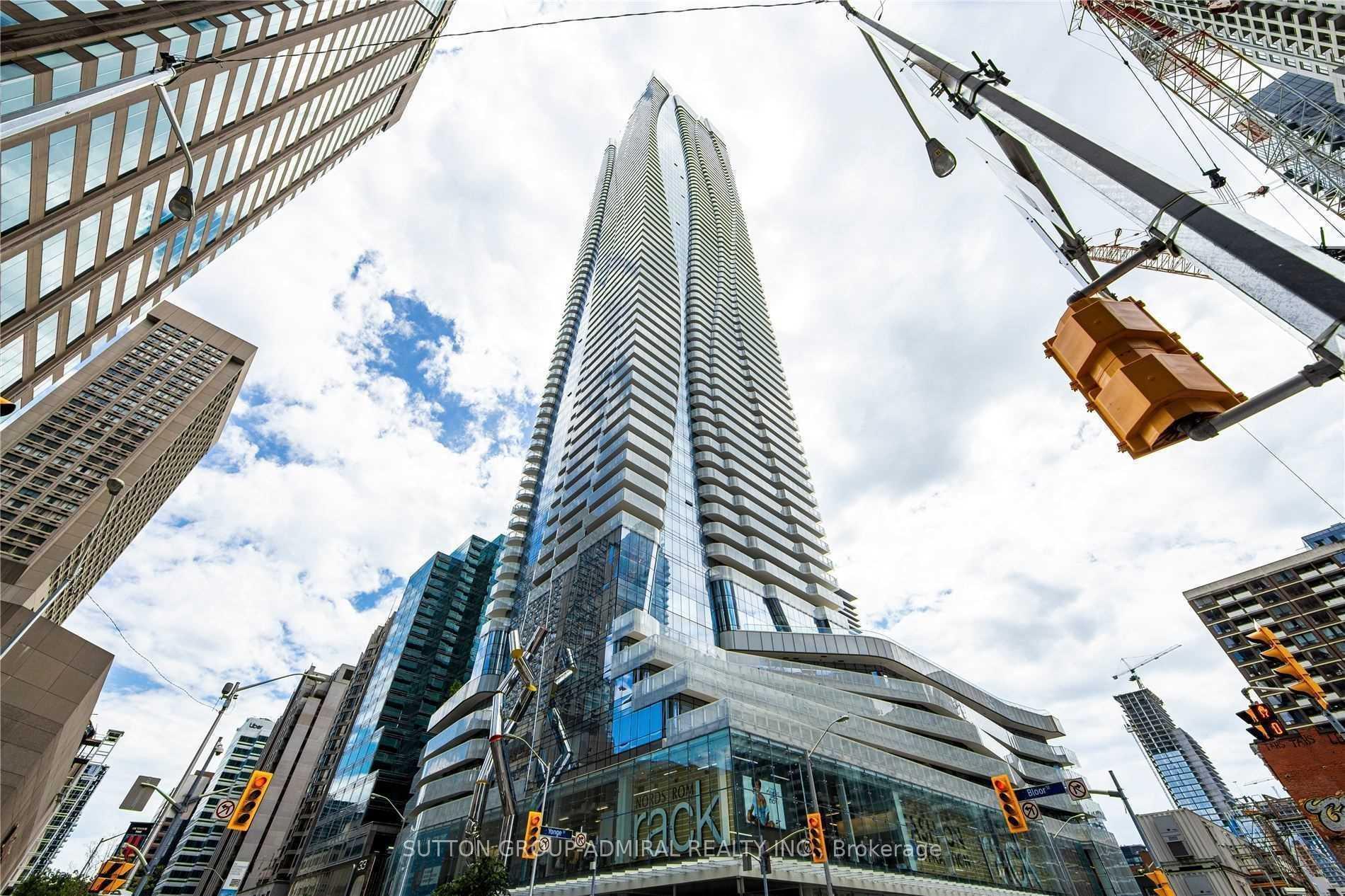 Front of Unit 1012, 1 Bloor Street E