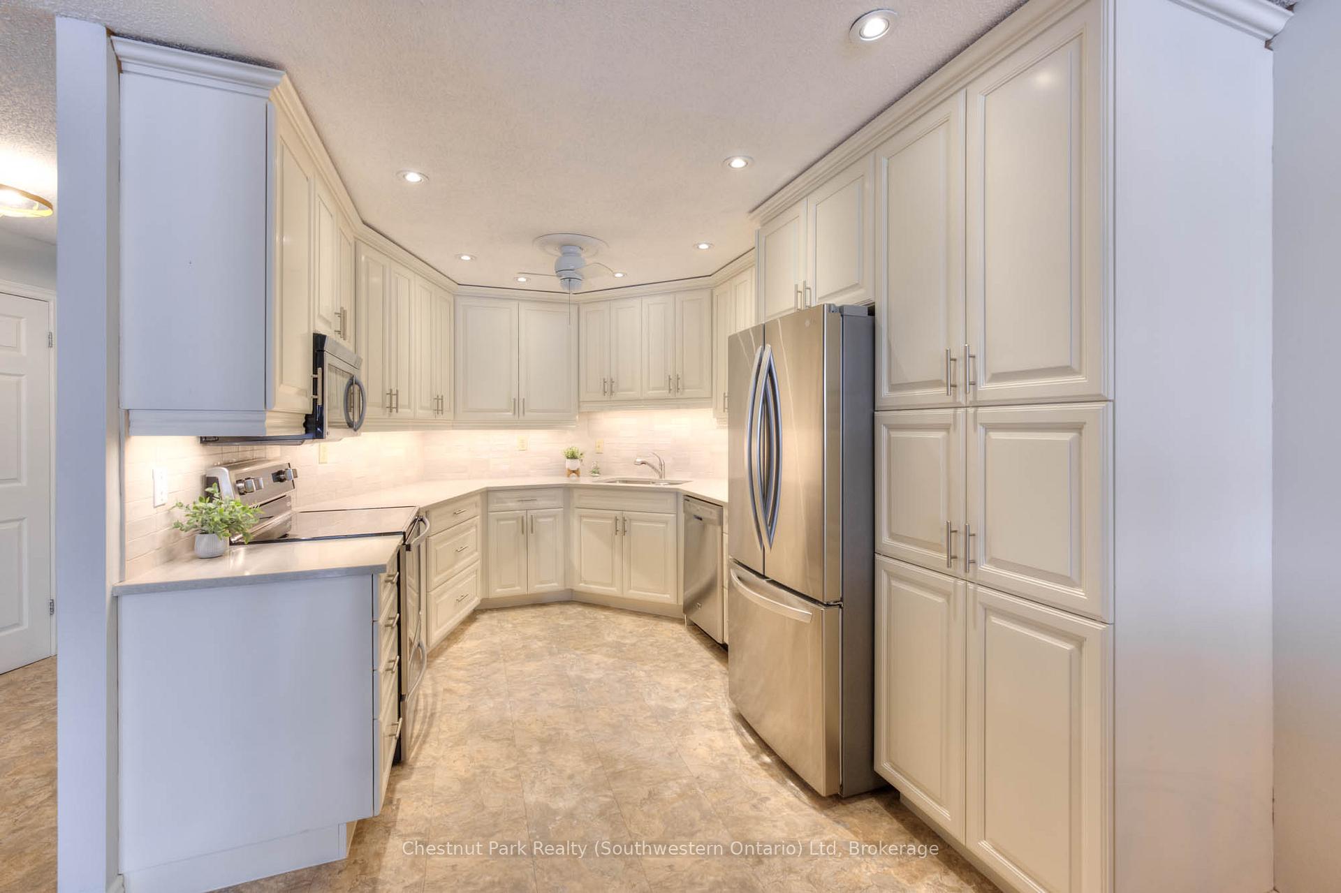 Photo 27 of Unit 404, 24 Marilyn Drive, Guelph, Riverside Park — HOMEH
