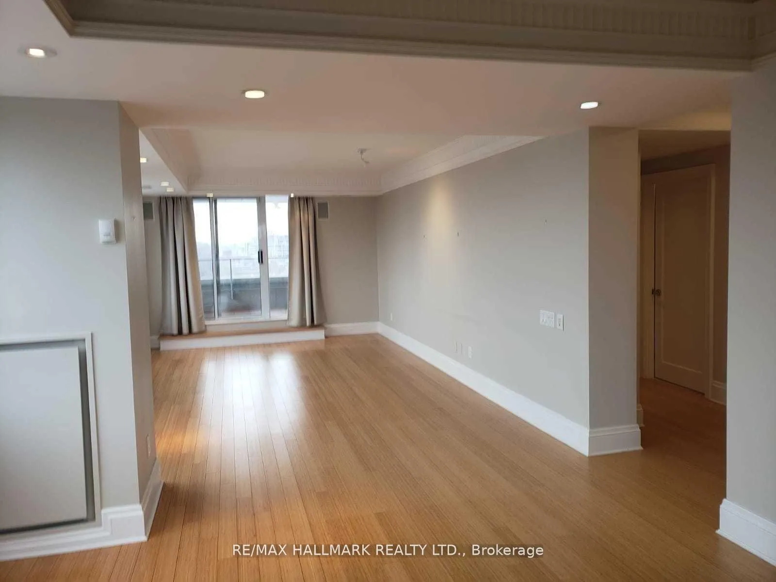 Photo 3 of Unit Ph801, 1801 Bayview Avenue, Toronto, Leaside — HOMEH