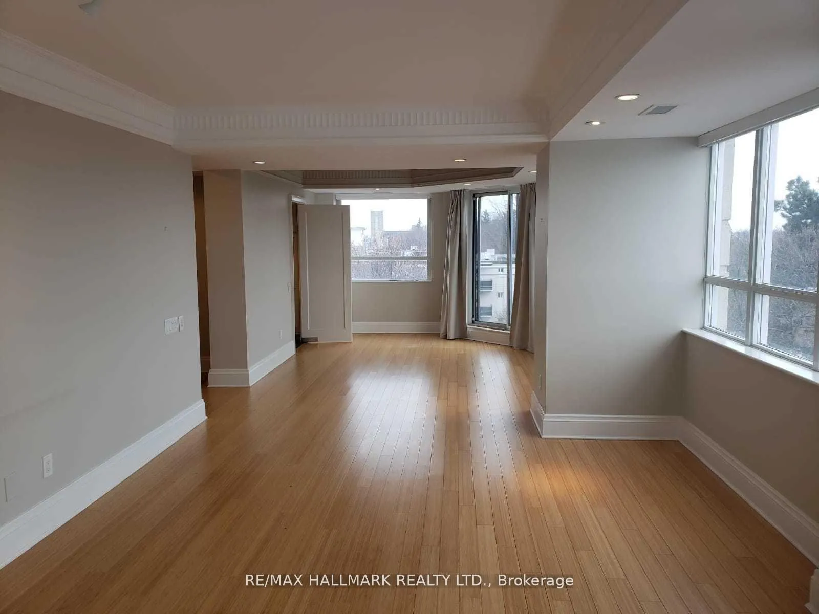 Photo 6 of Unit Ph801, 1801 Bayview Avenue, Toronto, Leaside — HOMEH