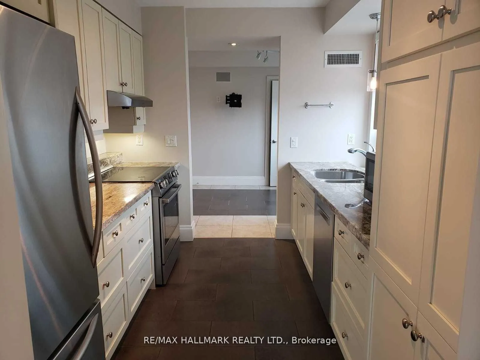 Photo 8 of Unit Ph801, 1801 Bayview Avenue, Toronto, Leaside — HOMEH