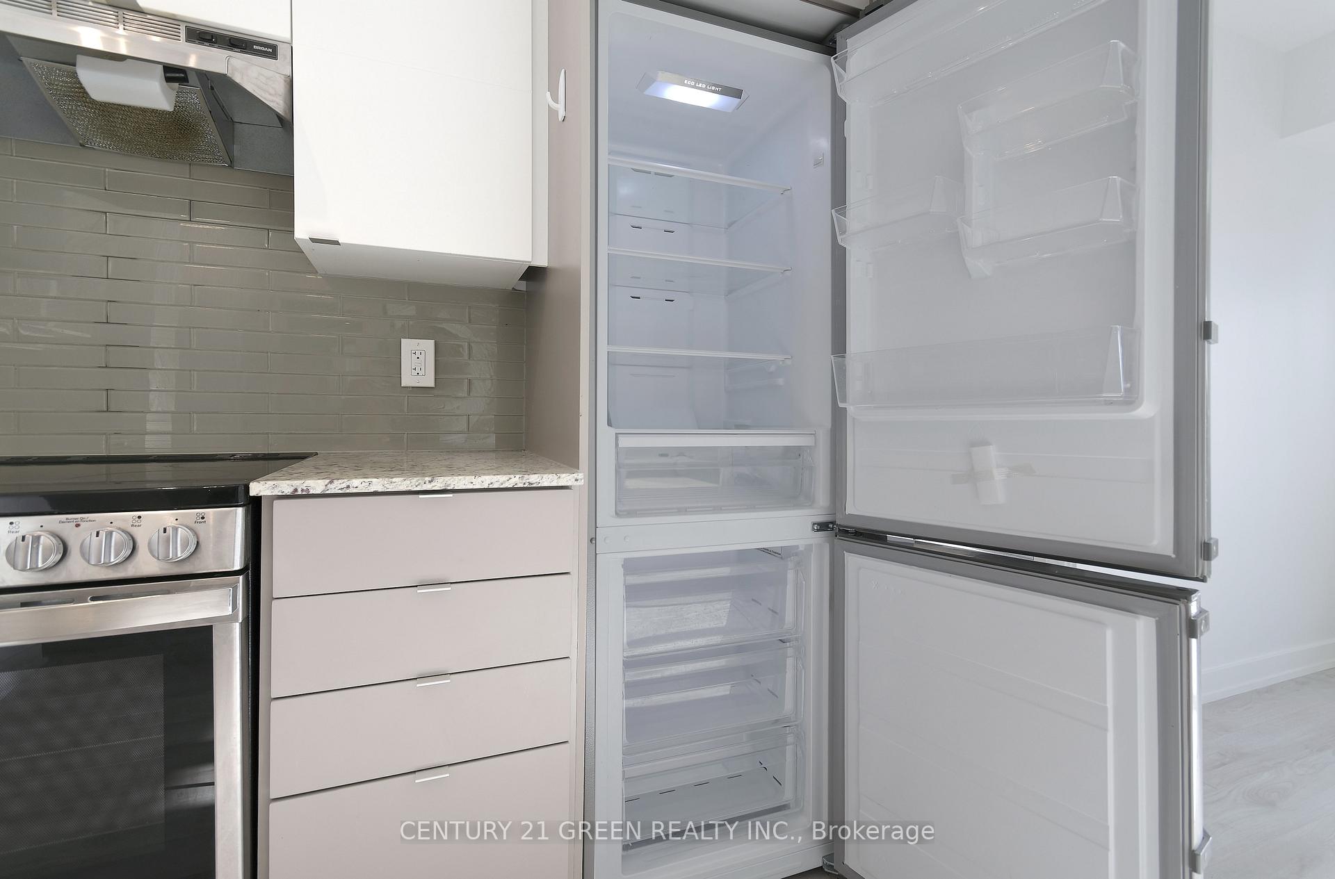 Photo 15 of Unit 403, 120 Varna Drive, Toronto, Englemount-Lawrence — HOMEH