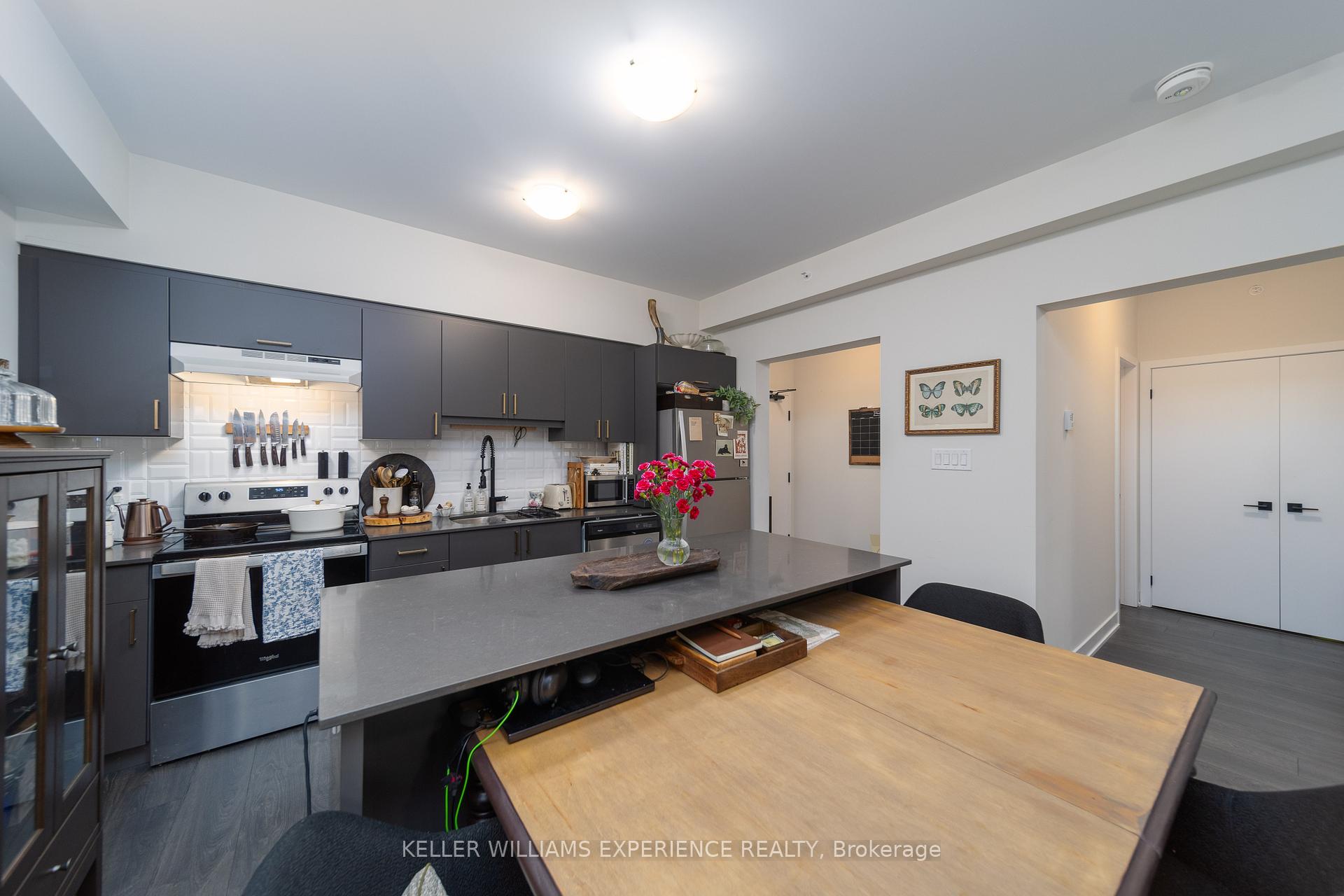 Photo 32 of Unit 103, 8 Culinary Lane, Barrie, Painswick South — HOMEH