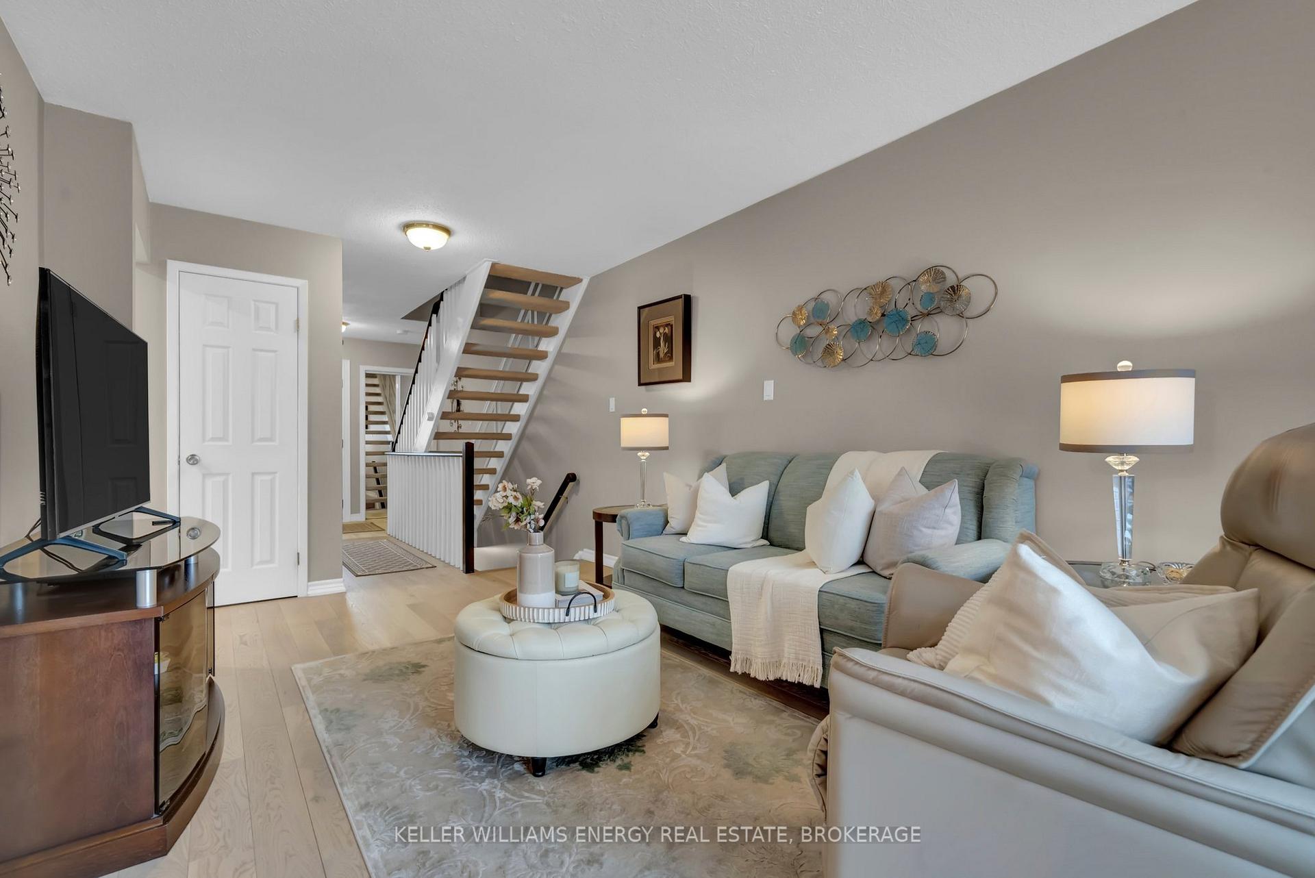 Photo 6 of 9 Robbie Crescent, Ajax, South West — HOMEH