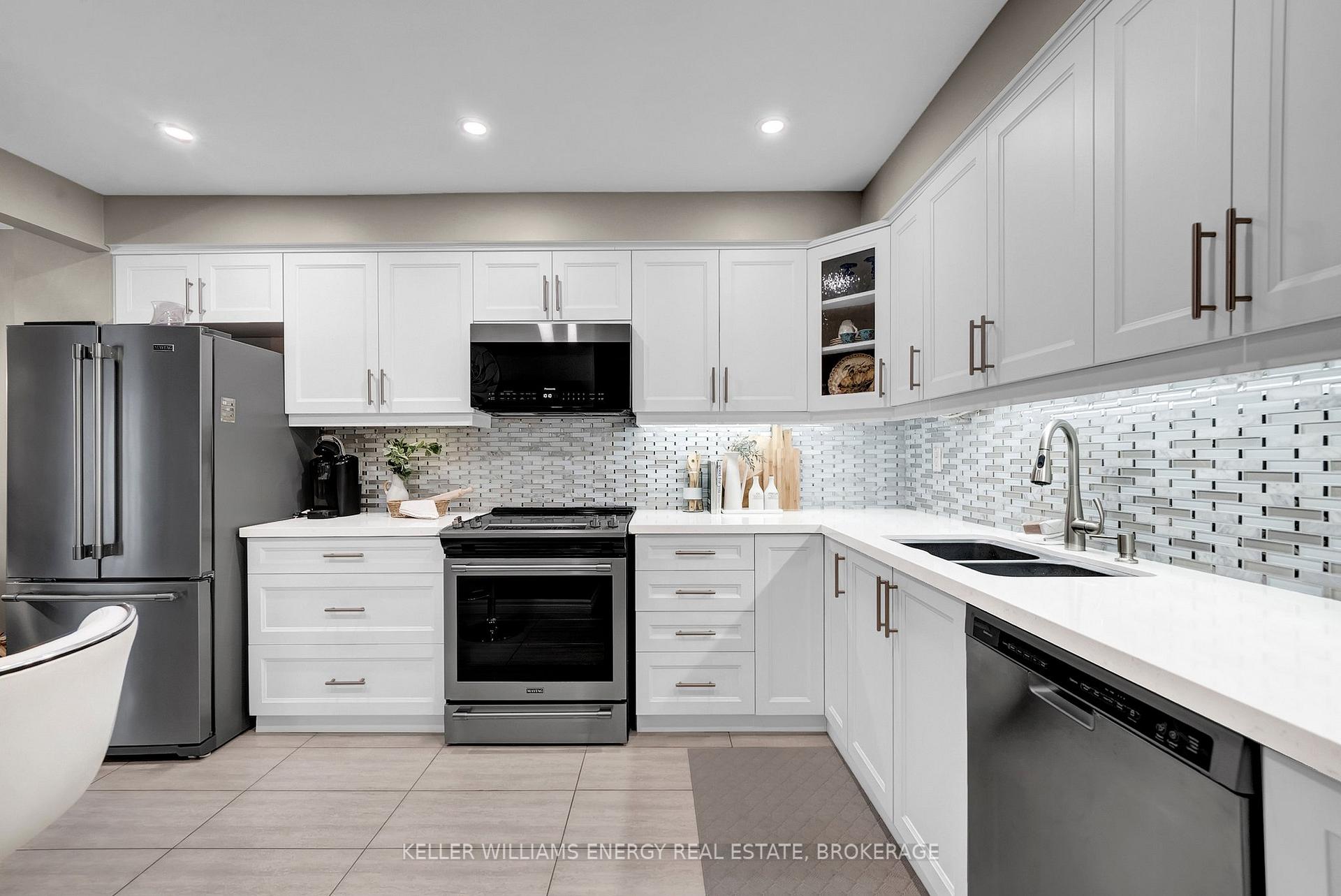 Photo 15 of 9 Robbie Crescent, Ajax, South West — HOMEH