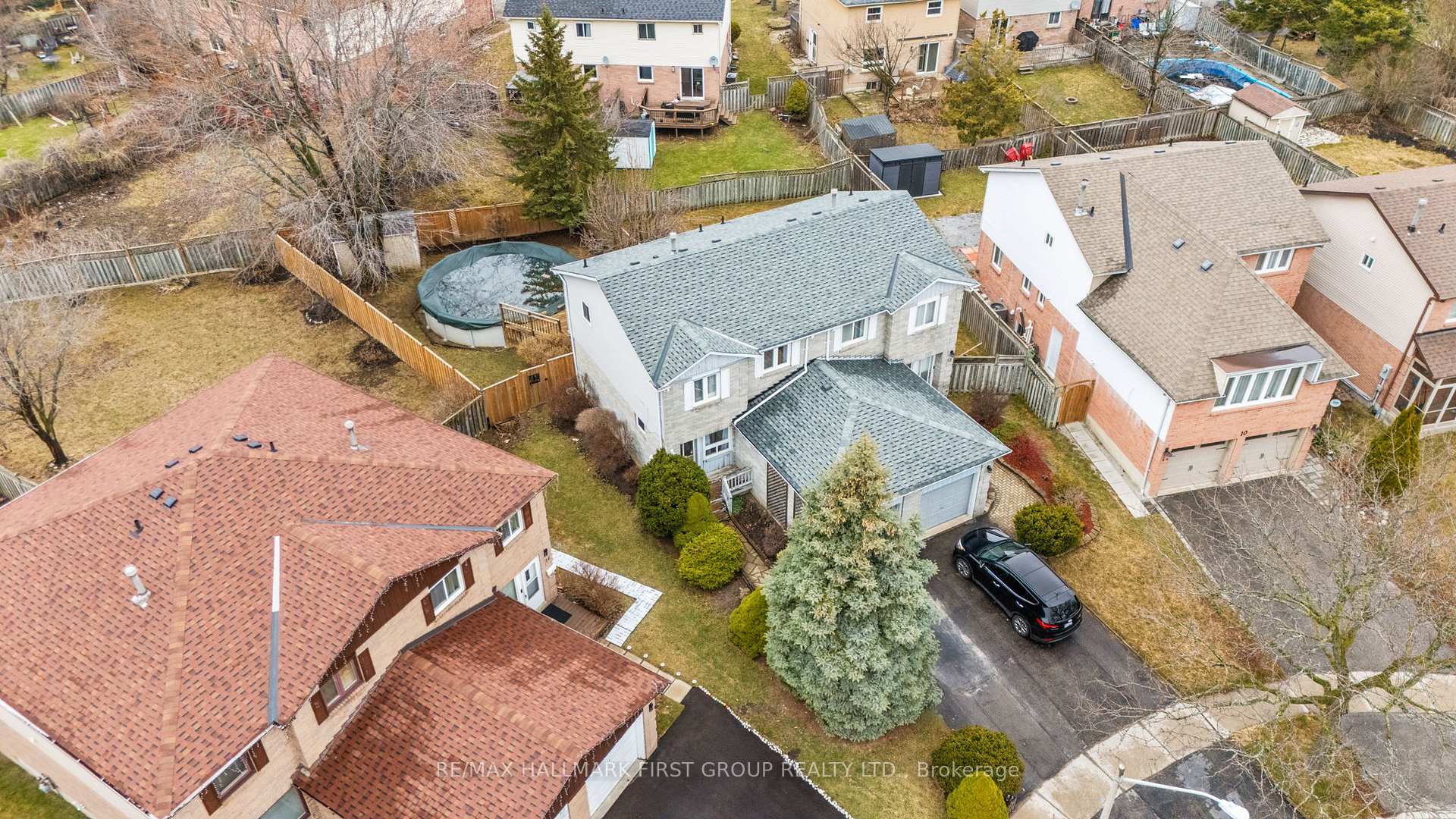 Photo 2 of 14 Field Crescent, Ajax, Central East — HOMEH