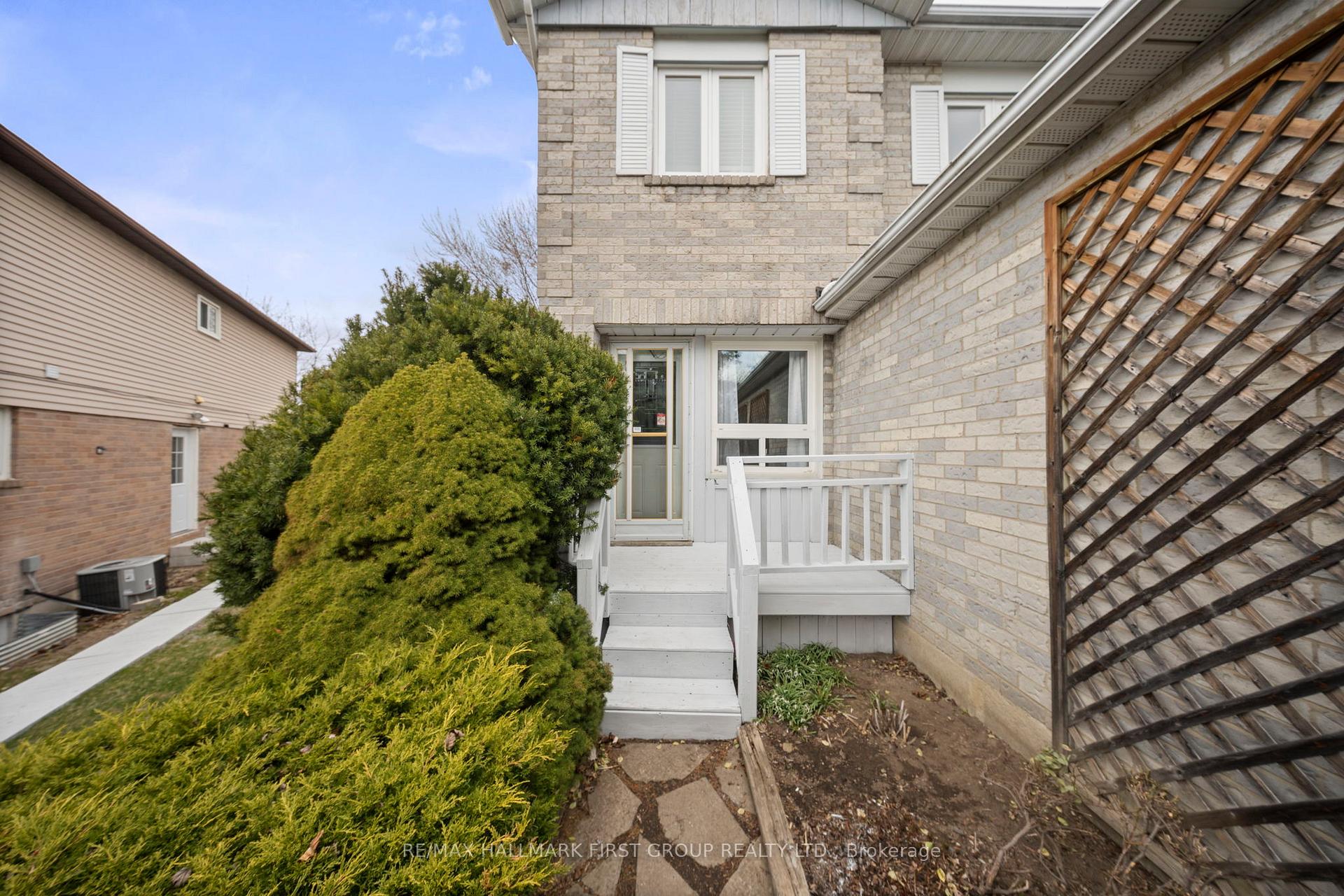 Photo 3 of 14 Field Crescent, Ajax, Central East — HOMEH