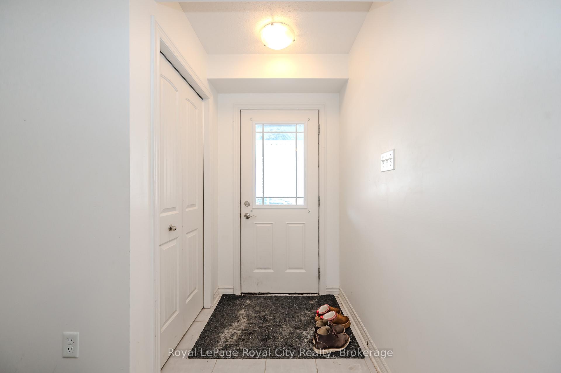 Photo 5 of Unit 23K, 23 Kingsbury Square, Guelph, Pineridge/Westminster Woods — HOMEH