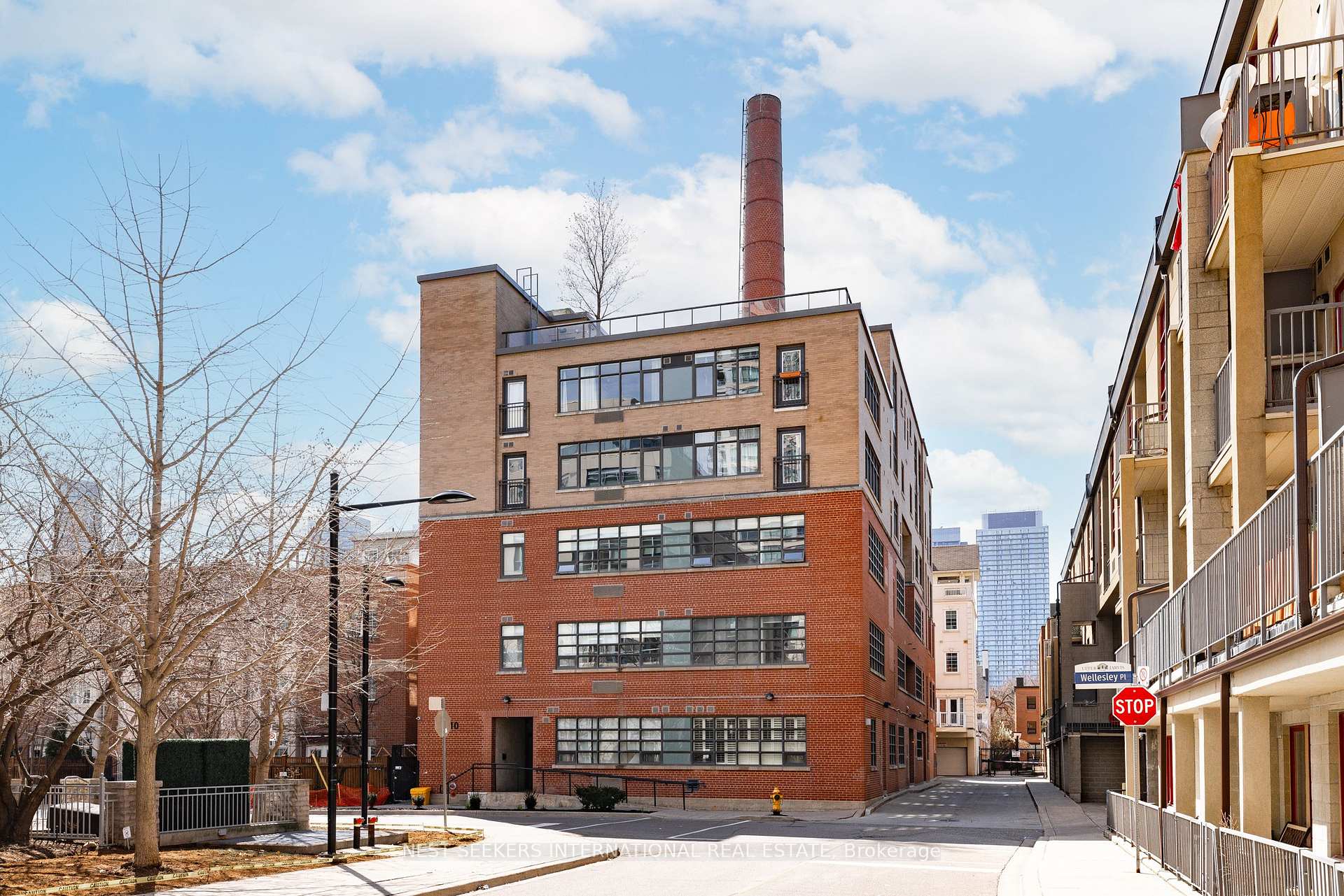 Photo 2 of Unit 302, 10 Wellesley Place, Toronto, North St. James Town — HOMEH