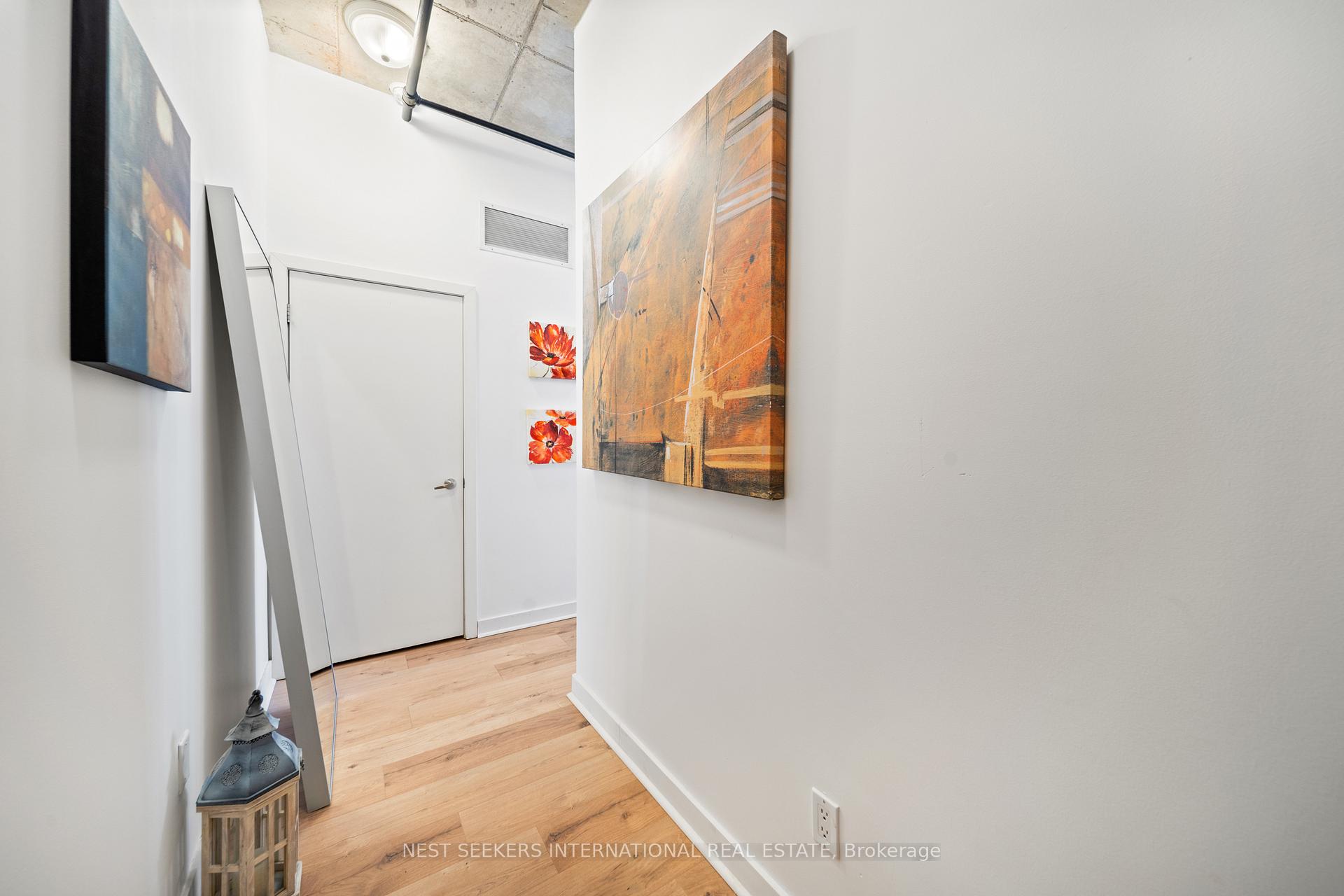 Photo 4 of Unit 302, 10 Wellesley Place, Toronto, North St. James Town — HOMEH