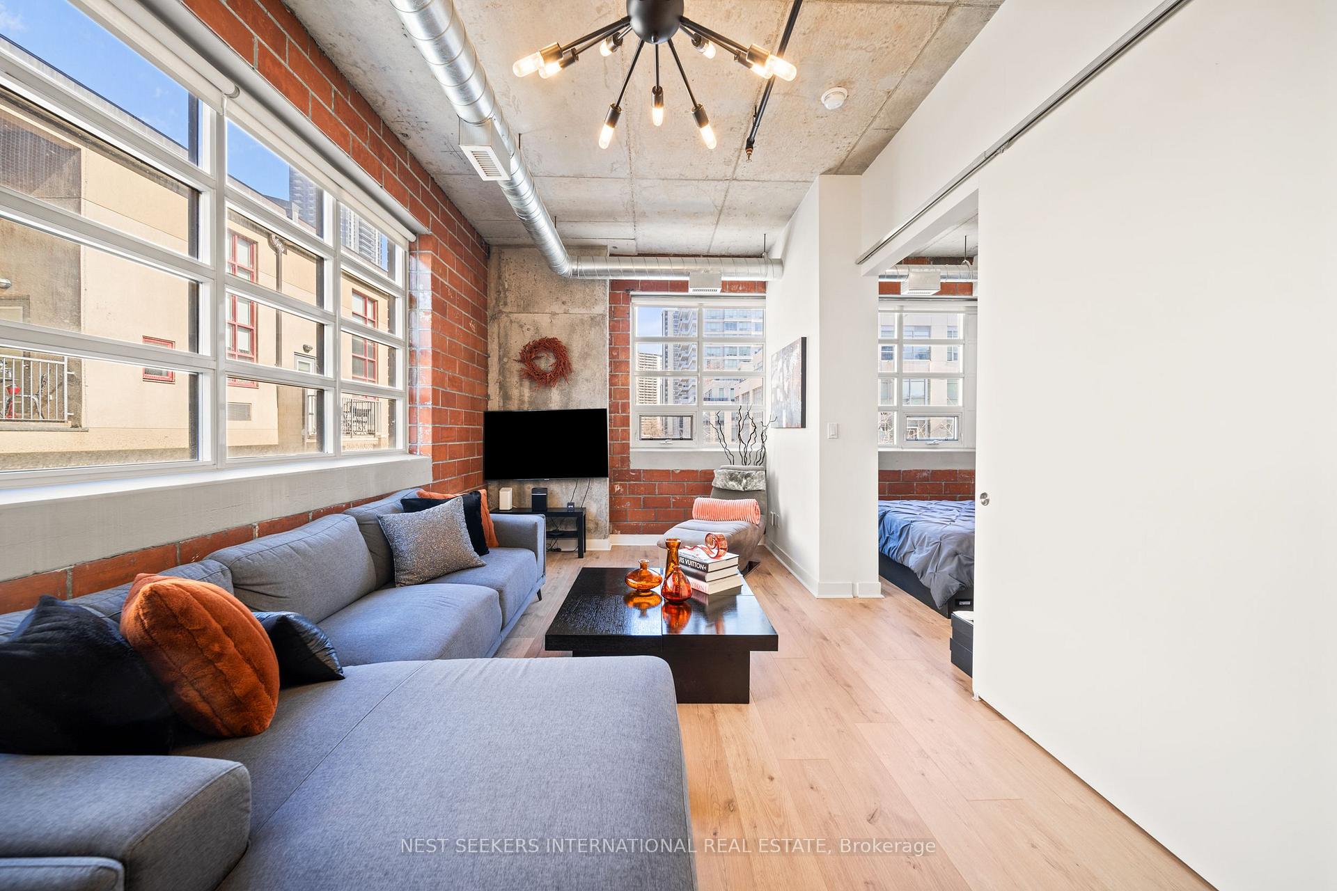 Photo 7 of Unit 302, 10 Wellesley Place, Toronto, North St. James Town — HOMEH