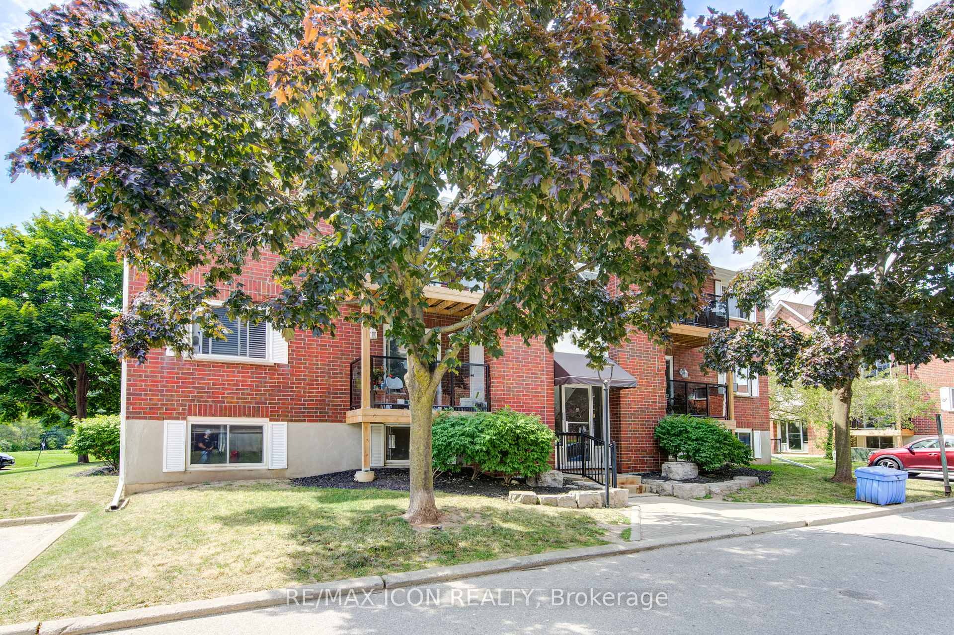 Photo 5 of Unit 601, 565 Greenfield Avenue, Kitchener — HOMEH
