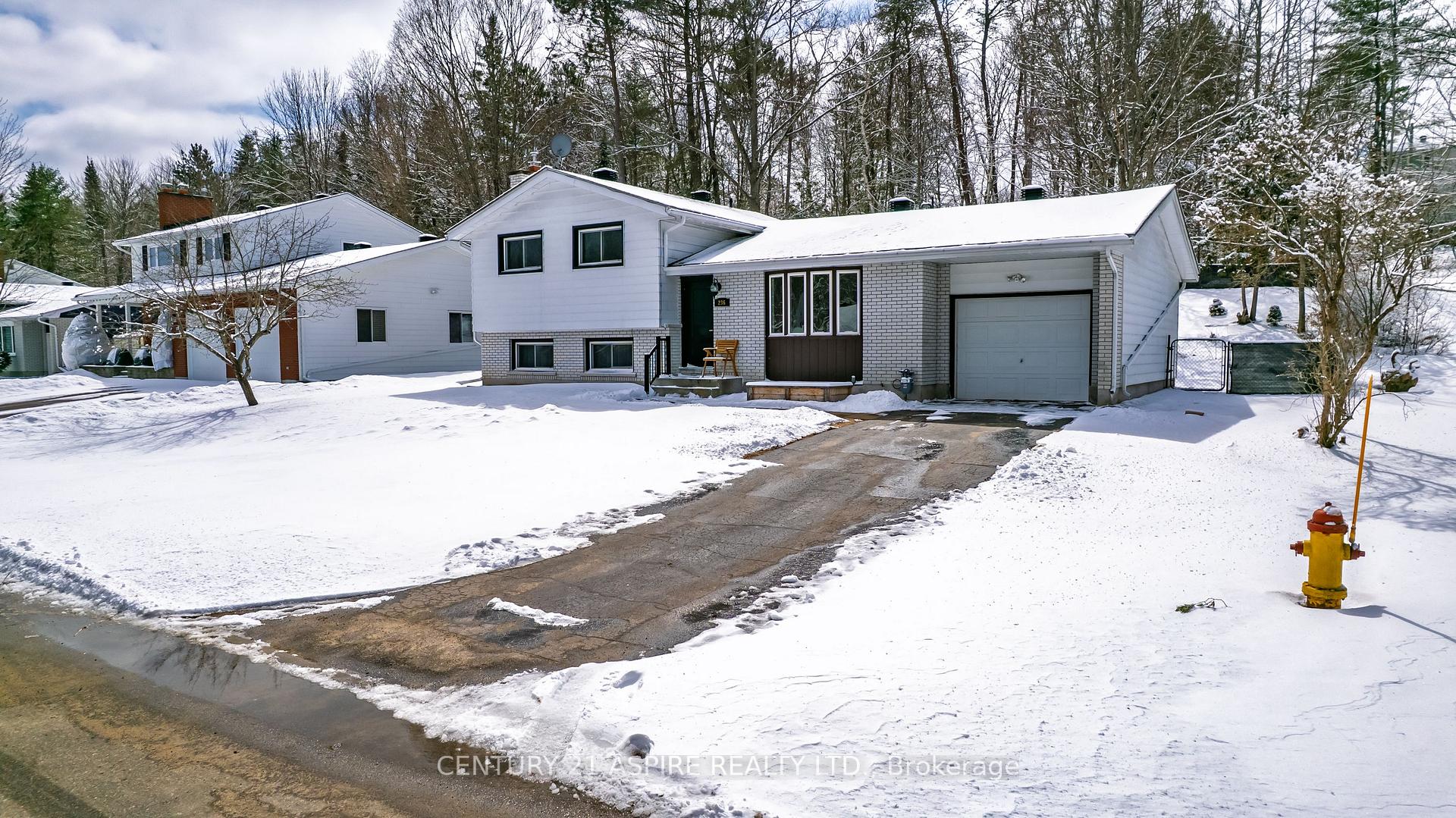 Photo 2 of 236 Thomas Street, Deep River — HOMEH