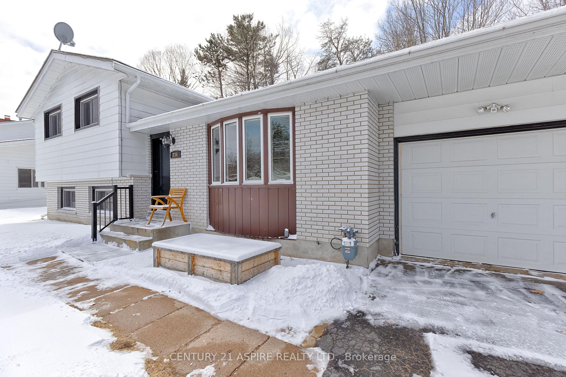 Photo 4 of 236 Thomas Street, Deep River — HOMEH