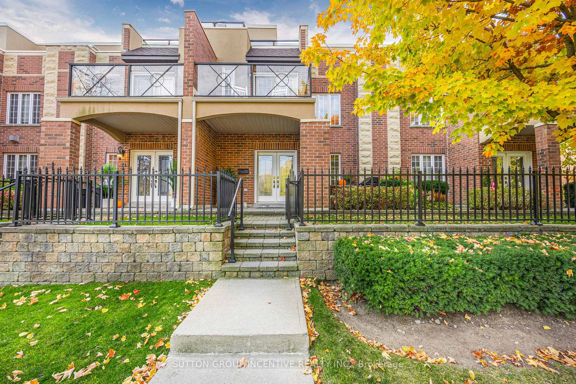 Photo 2 of Unit 8, 19 White Oaks Road, Barrie, Lakeshore — HOMEH