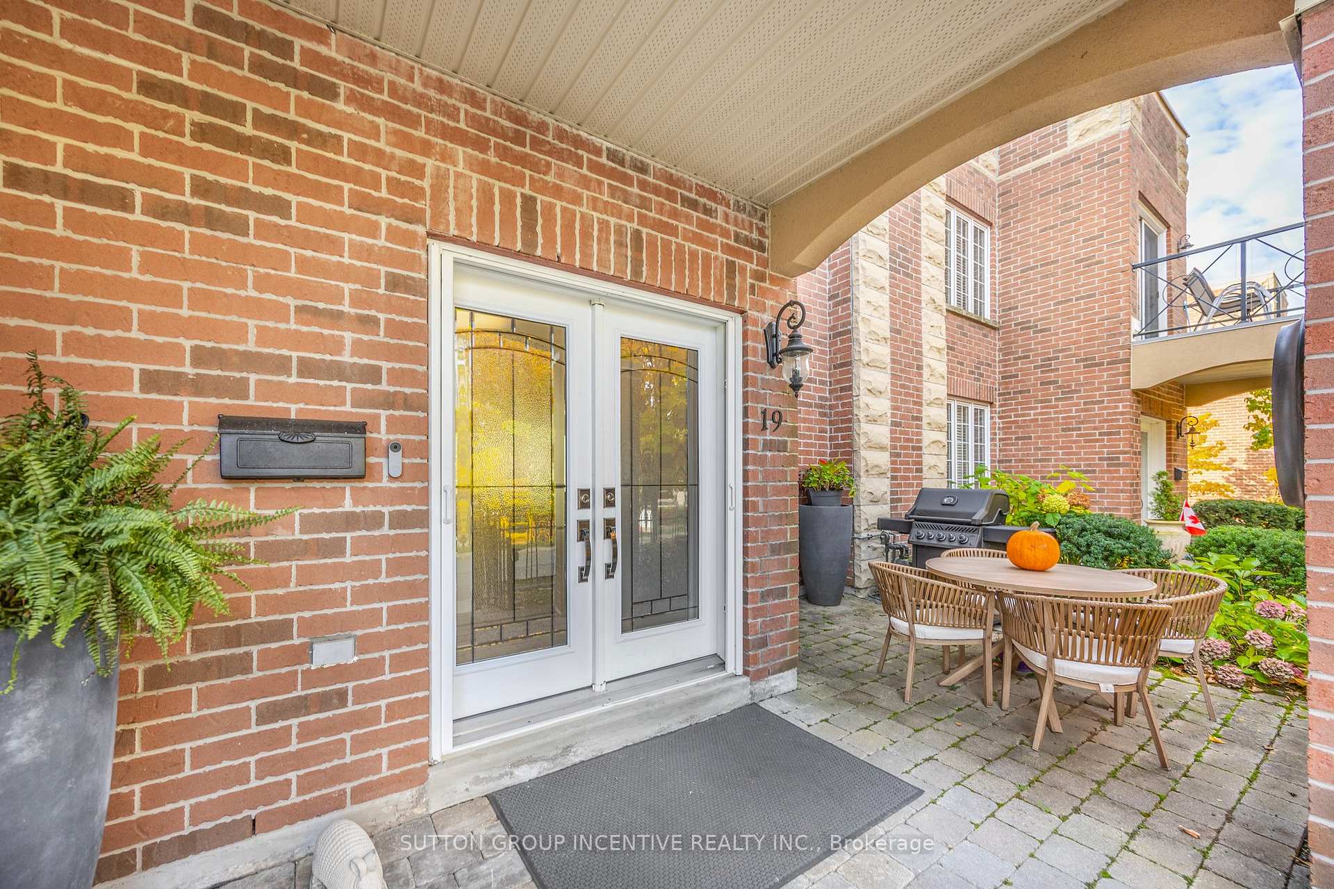 Photo 3 of Unit 8, 19 White Oaks Road, Barrie, Lakeshore — HOMEH