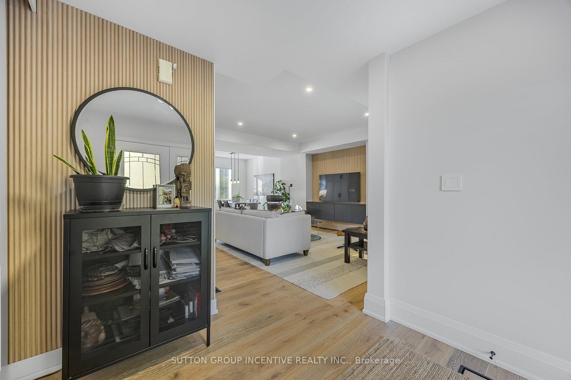 Photo 5 of Unit 8, 19 White Oaks Road, Barrie, Lakeshore — HOMEH